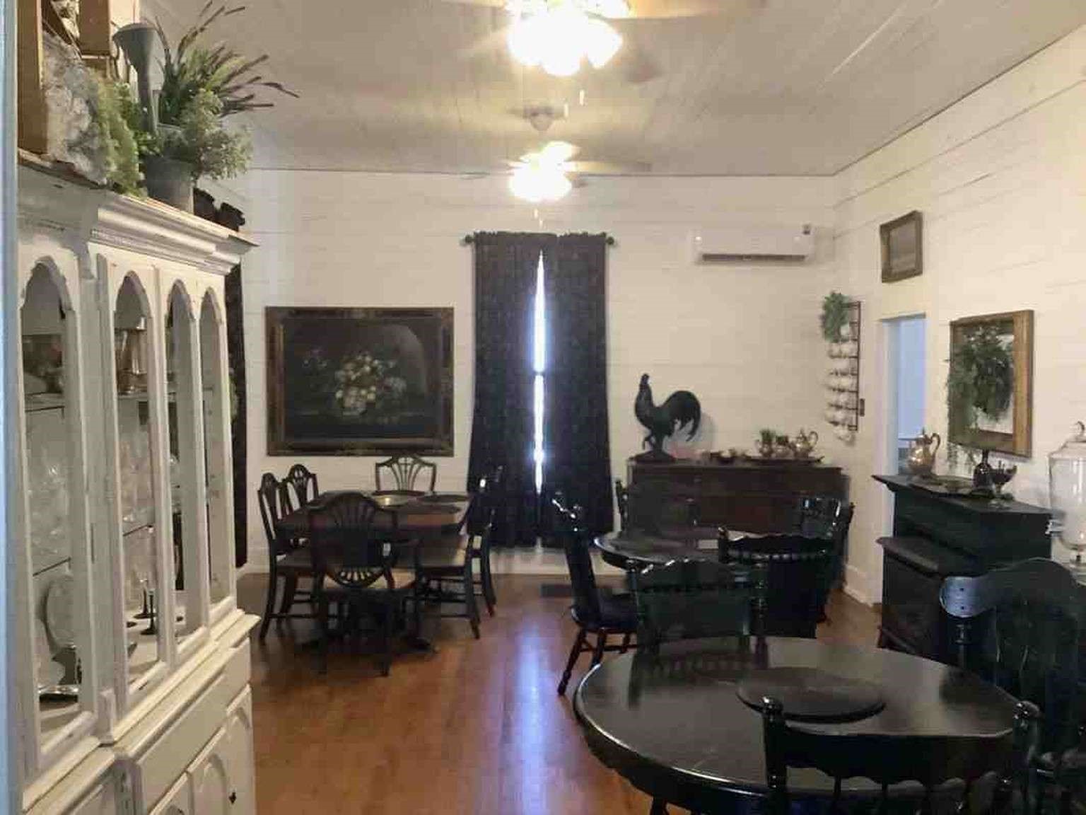 408 S Railroad Avenue, Calvert, TX, 77837