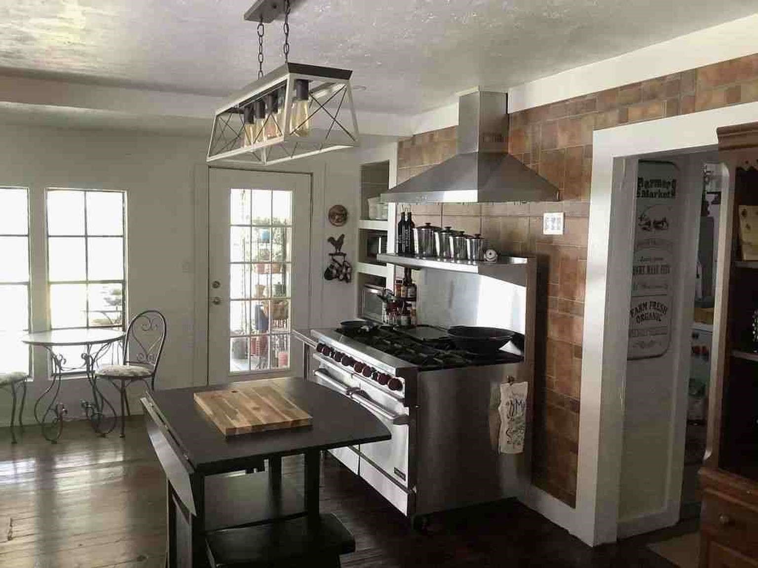 408 S Railroad Avenue, Calvert, TX, 77837