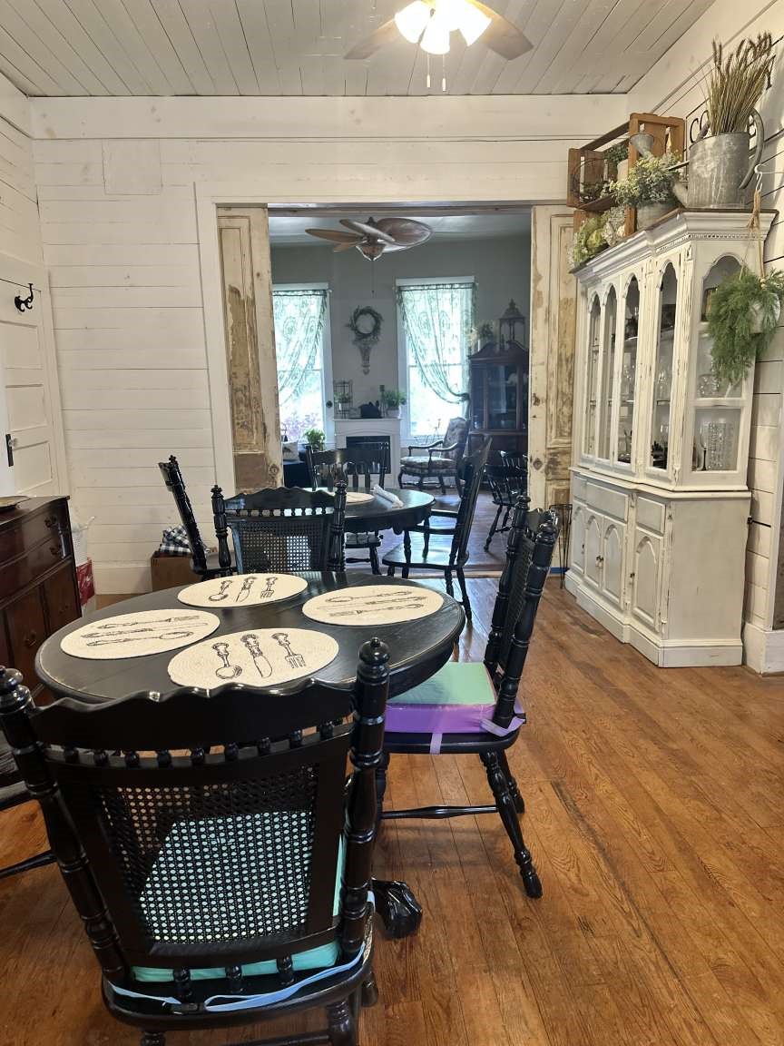 408 S Railroad Avenue, Calvert, TX, 77837