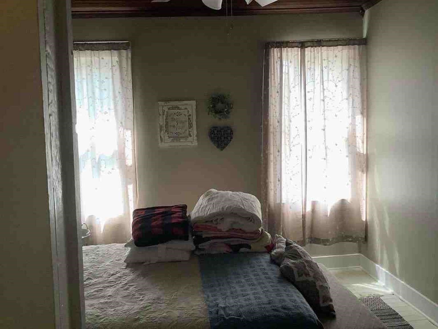 408 S Railroad Avenue, Calvert, TX, 77837