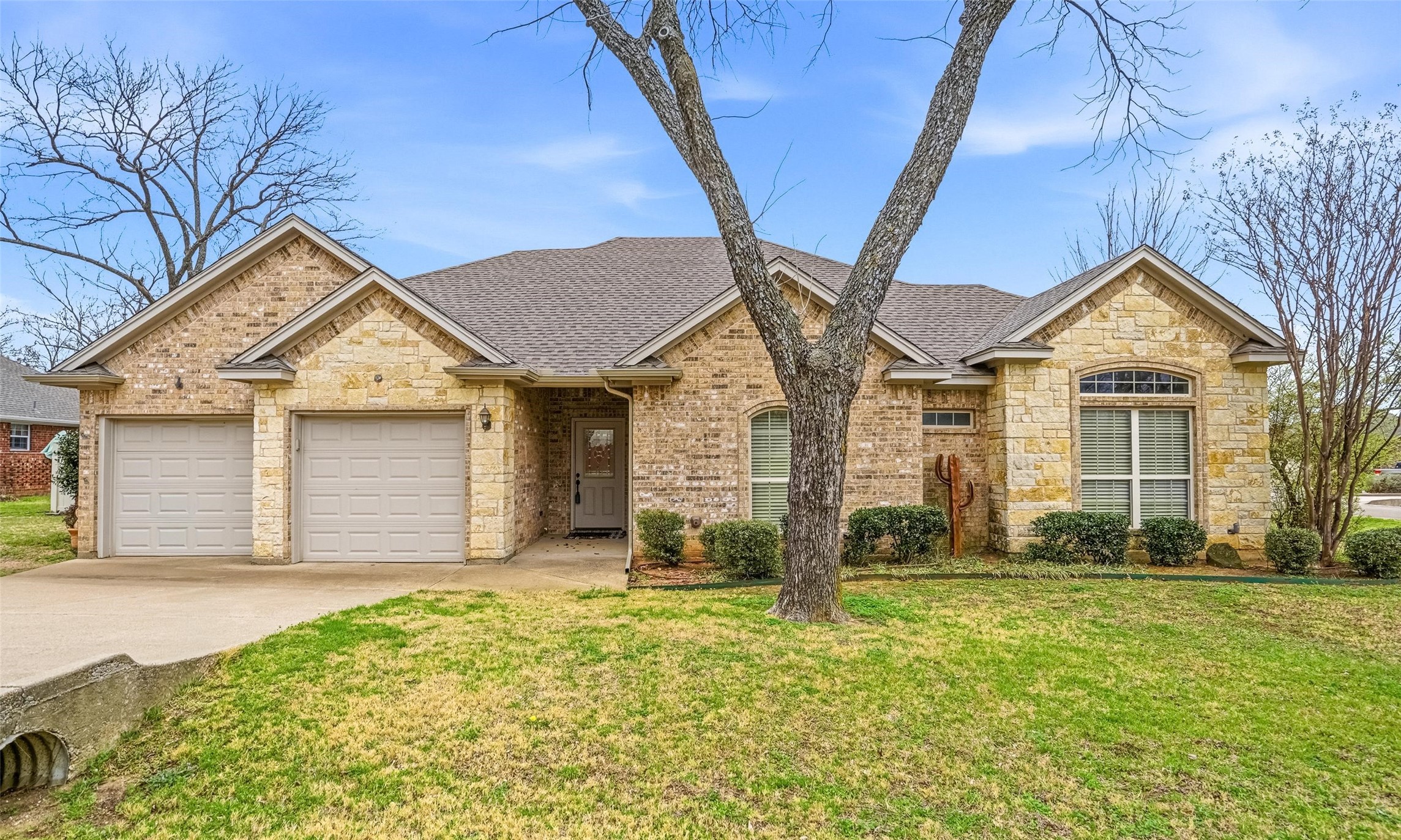 Property photo 01 of 9420 Gleneagles Drive, Granbury, TX 76049 | MLS #21199876