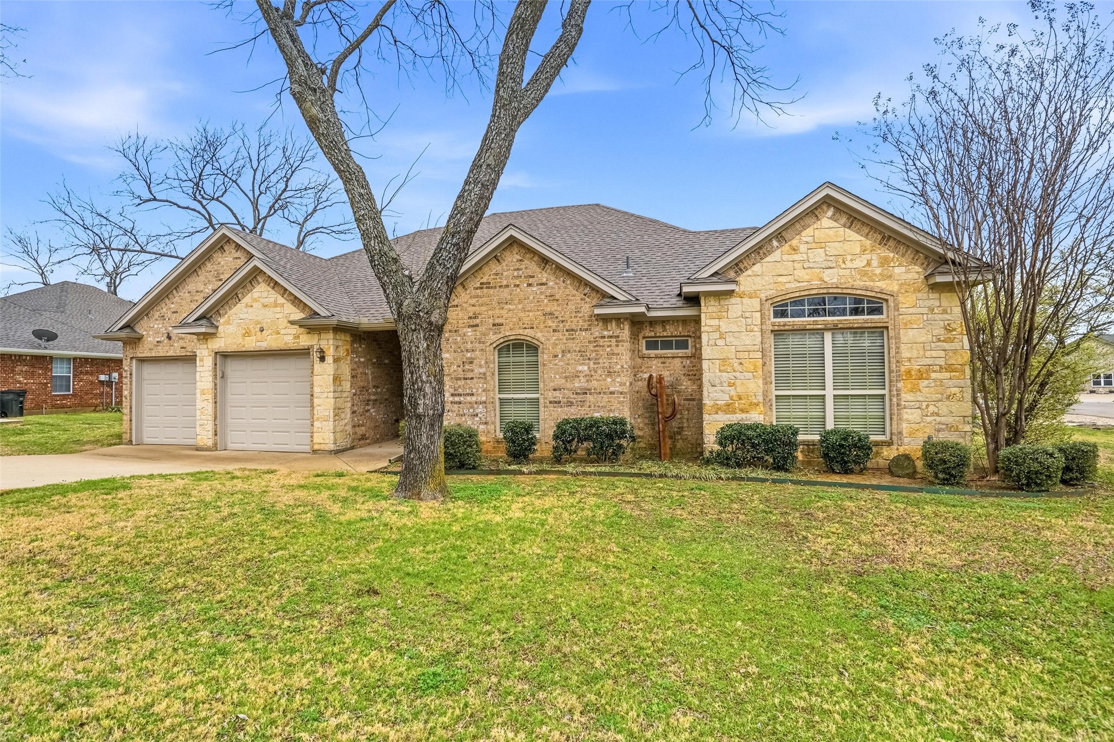 Property photo 02 of 9420 Gleneagles Drive, Granbury, TX 76049 | MLS #21199876