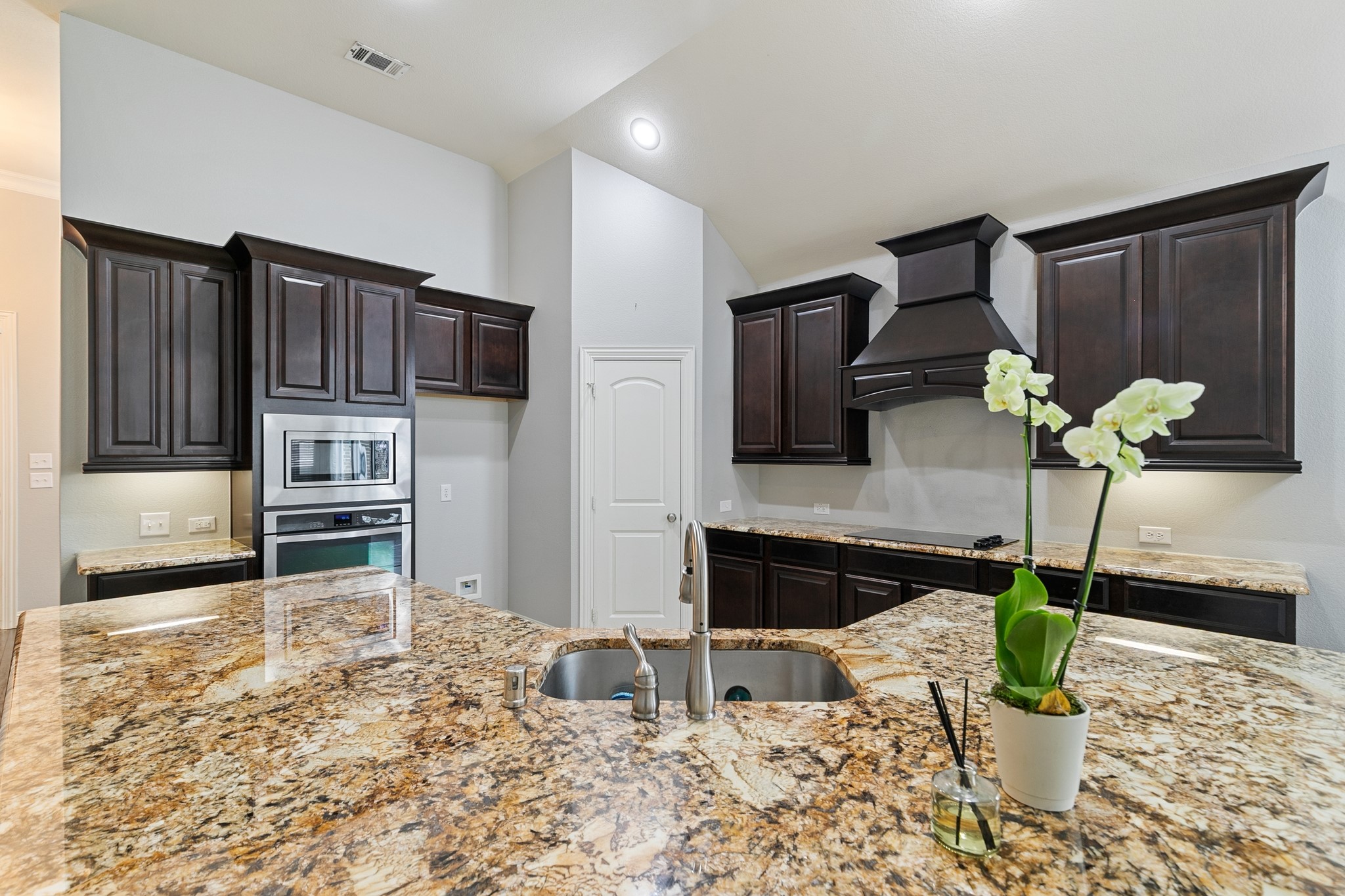 909 Auburn Court, Savannah, TX, 76227