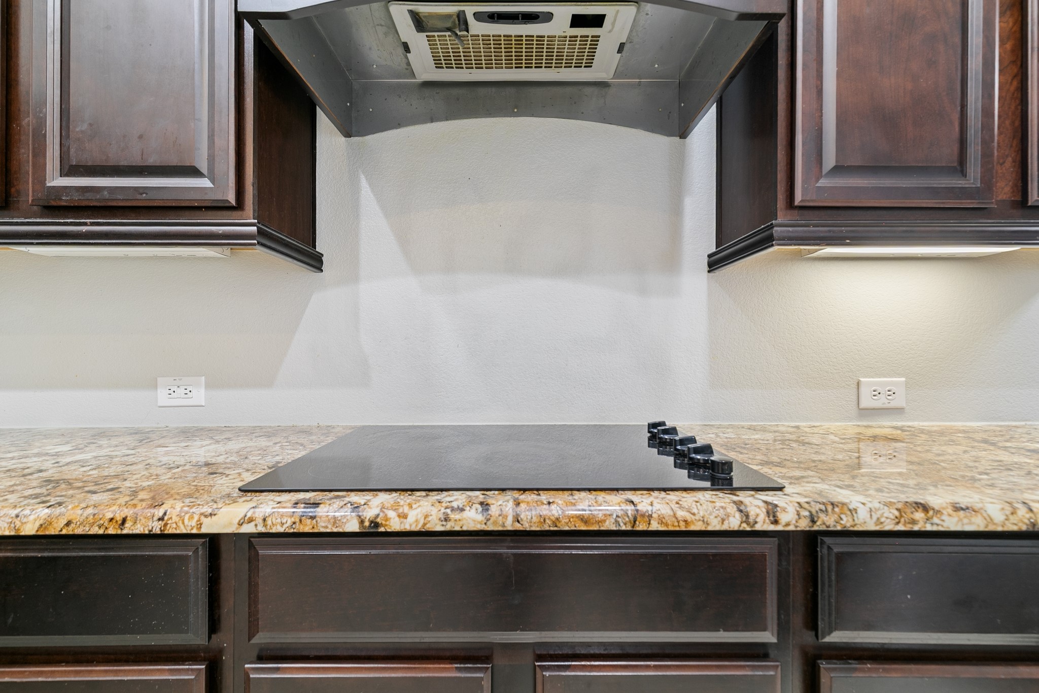 909 Auburn Court, Savannah, TX, 76227