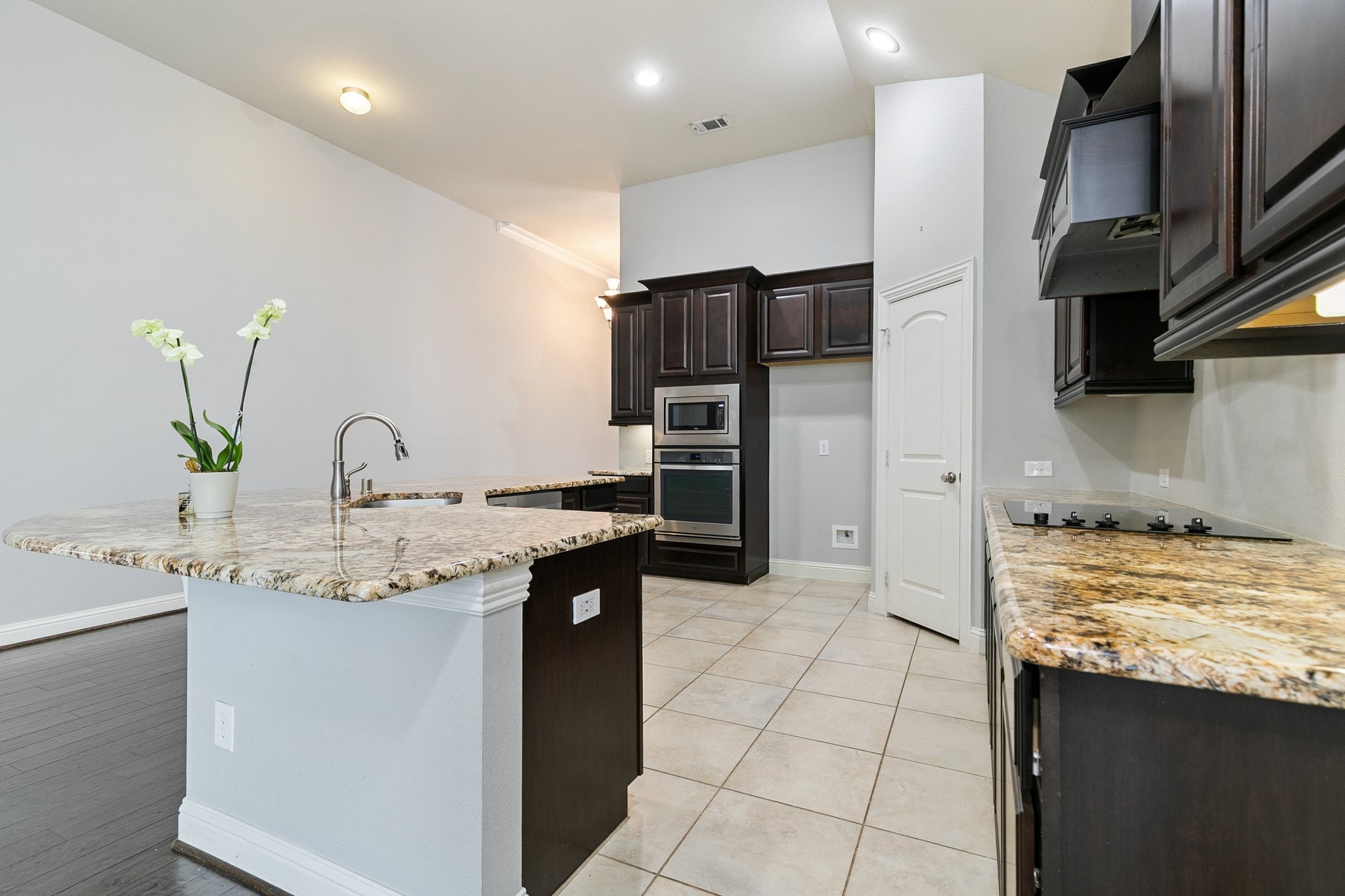 909 Auburn Court, Savannah, TX, 76227