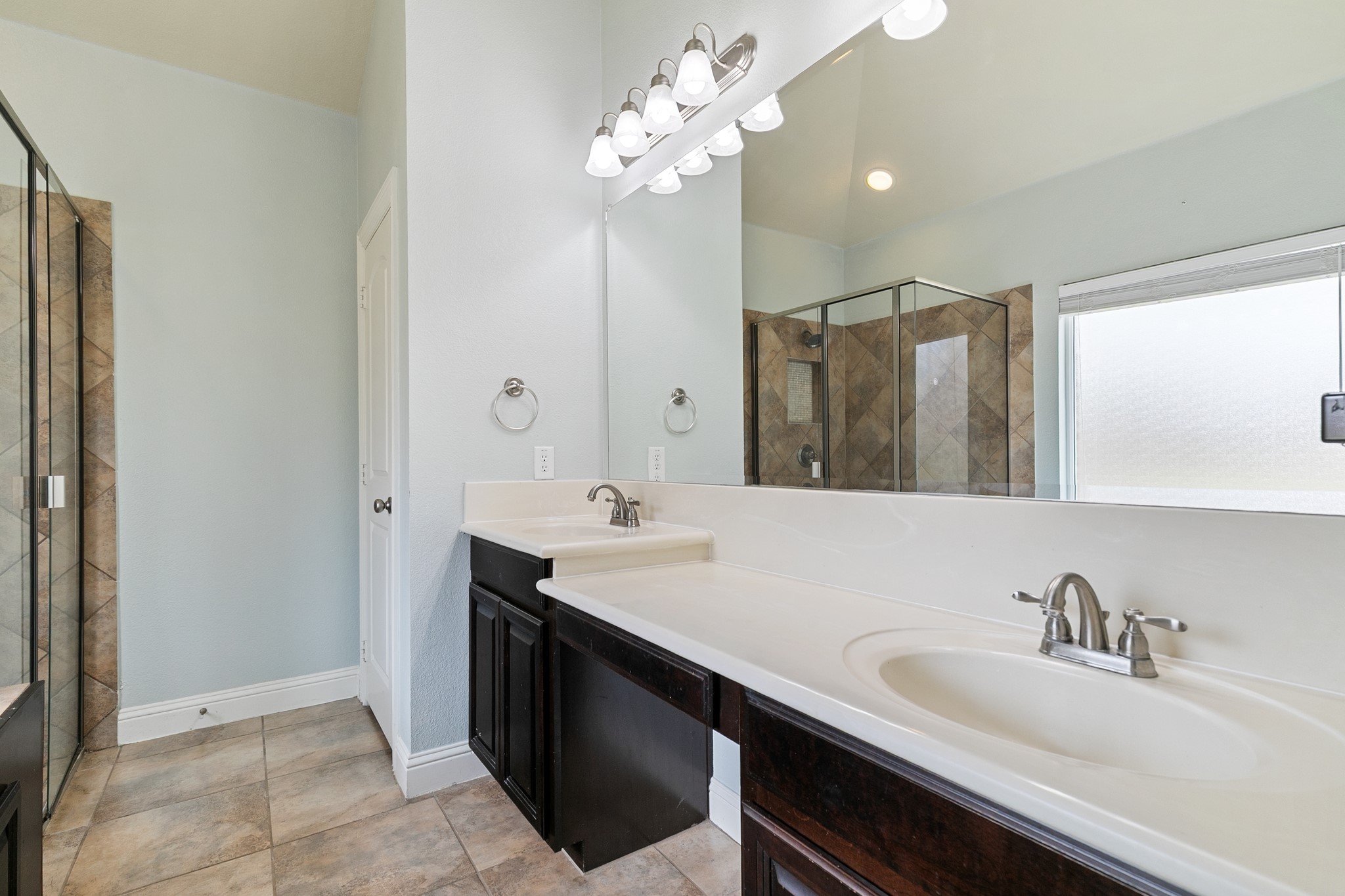 909 Auburn Court, Savannah, TX, 76227