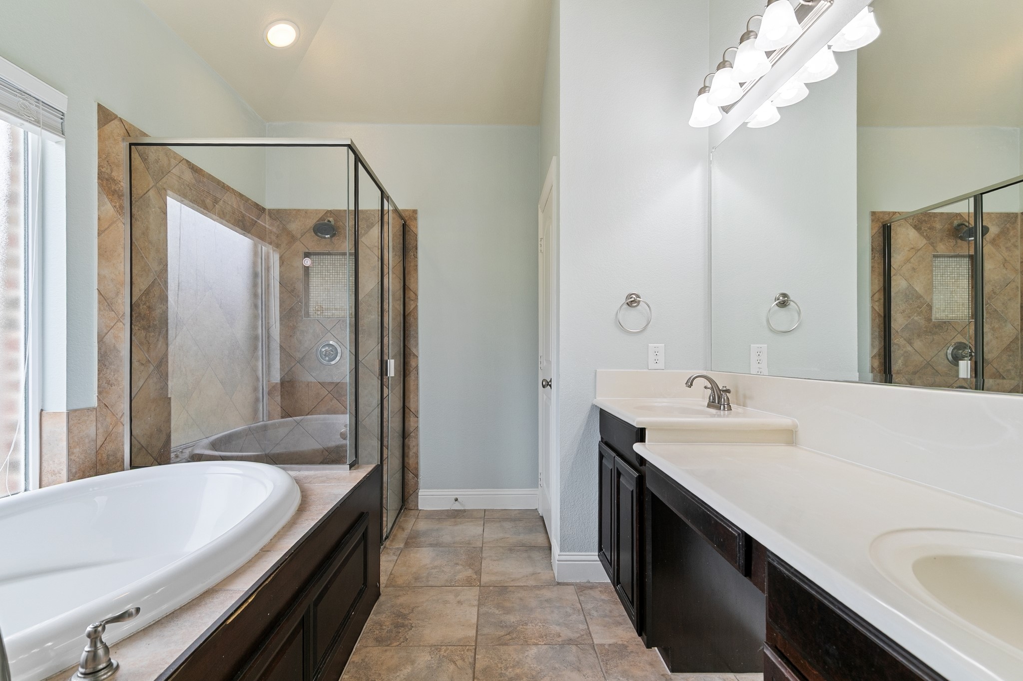 909 Auburn Court, Savannah, TX, 76227