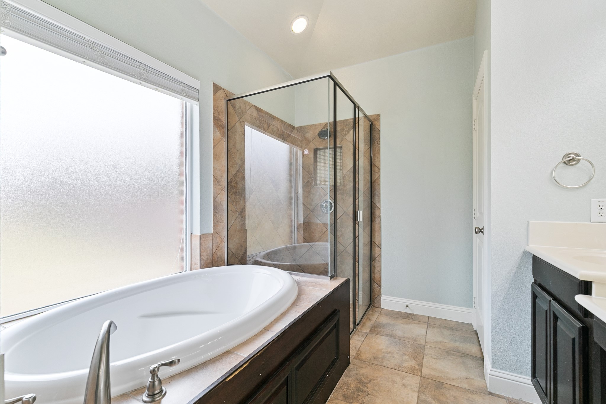 909 Auburn Court, Savannah, TX, 76227