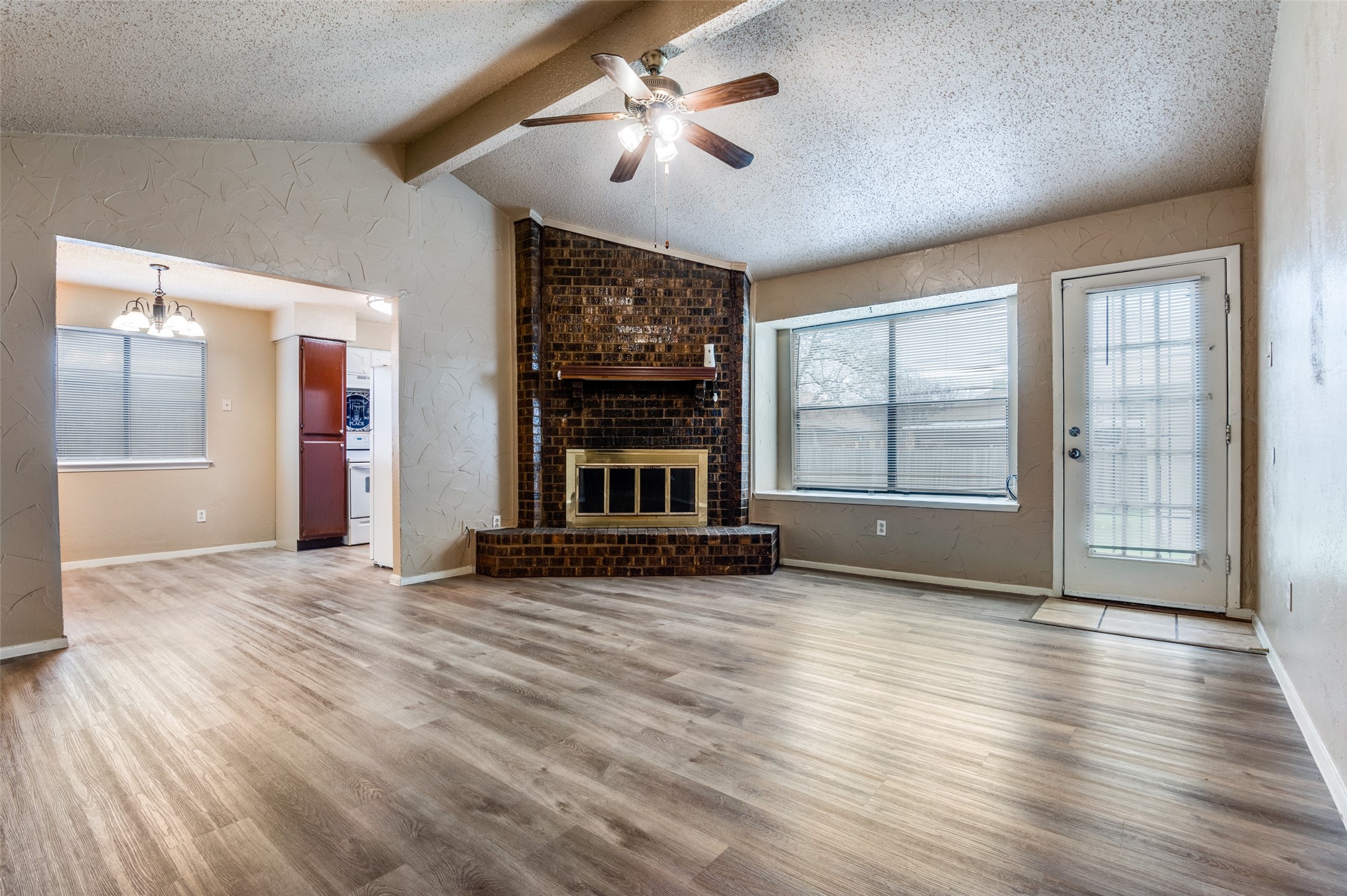 Property photo 03 of 2922 E Pepperidge Drive, Lancaster, TX 75134 | MLS #21199907
