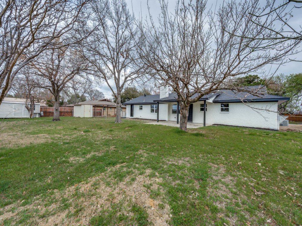 Property photo 03 of 5916 Meredith Lane Edgecliff, Village, TX 76134 | MLS #21200152