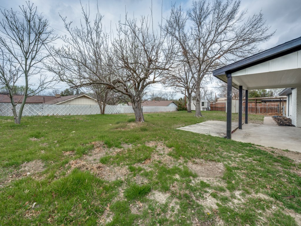 Property photo 04 of 5916 Meredith Lane Edgecliff, Village, TX 76134 | MLS #21200152