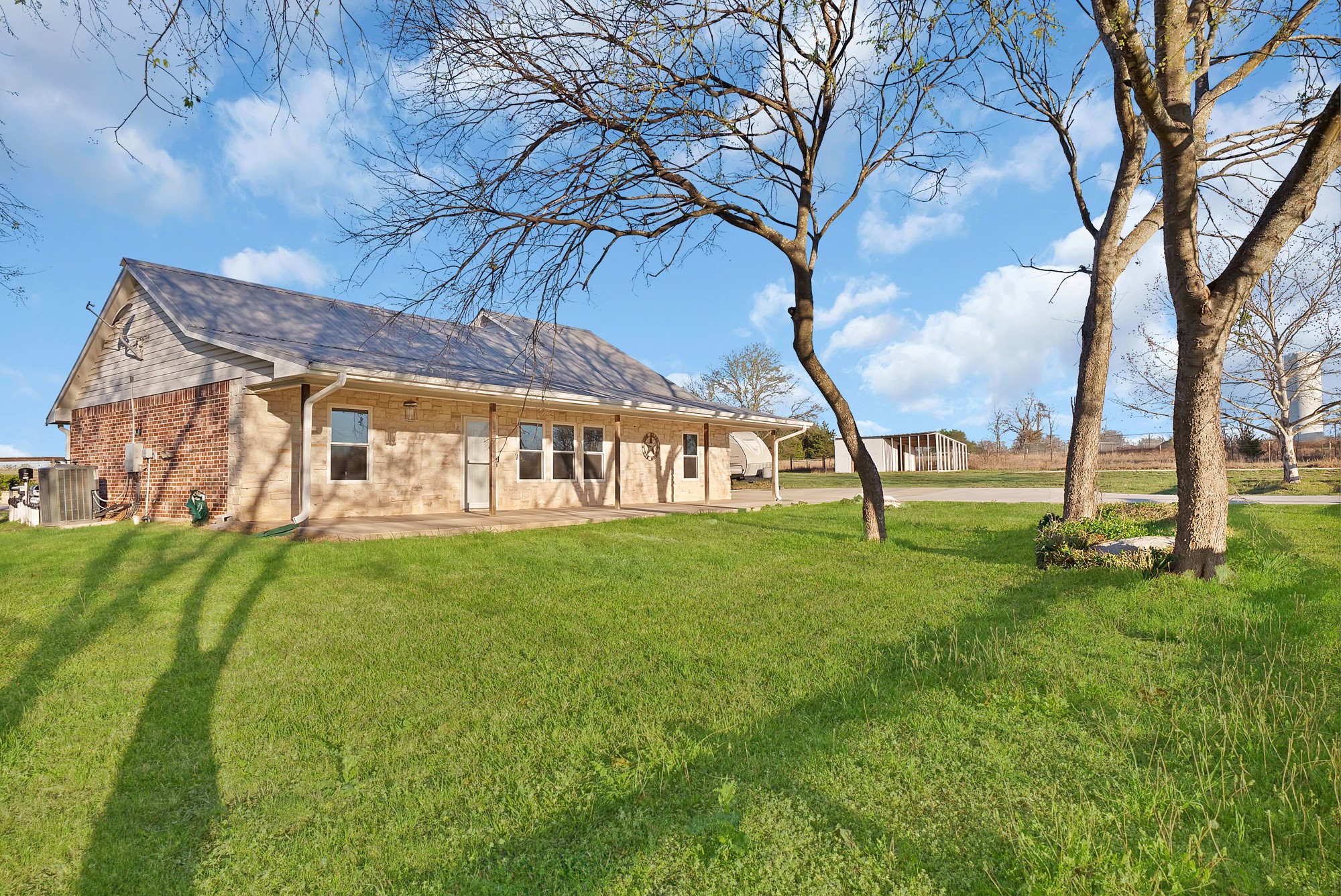 Property photo 03 of 109 Pioneer Court, Waxahachie, TX 75167 | MLS #21200400