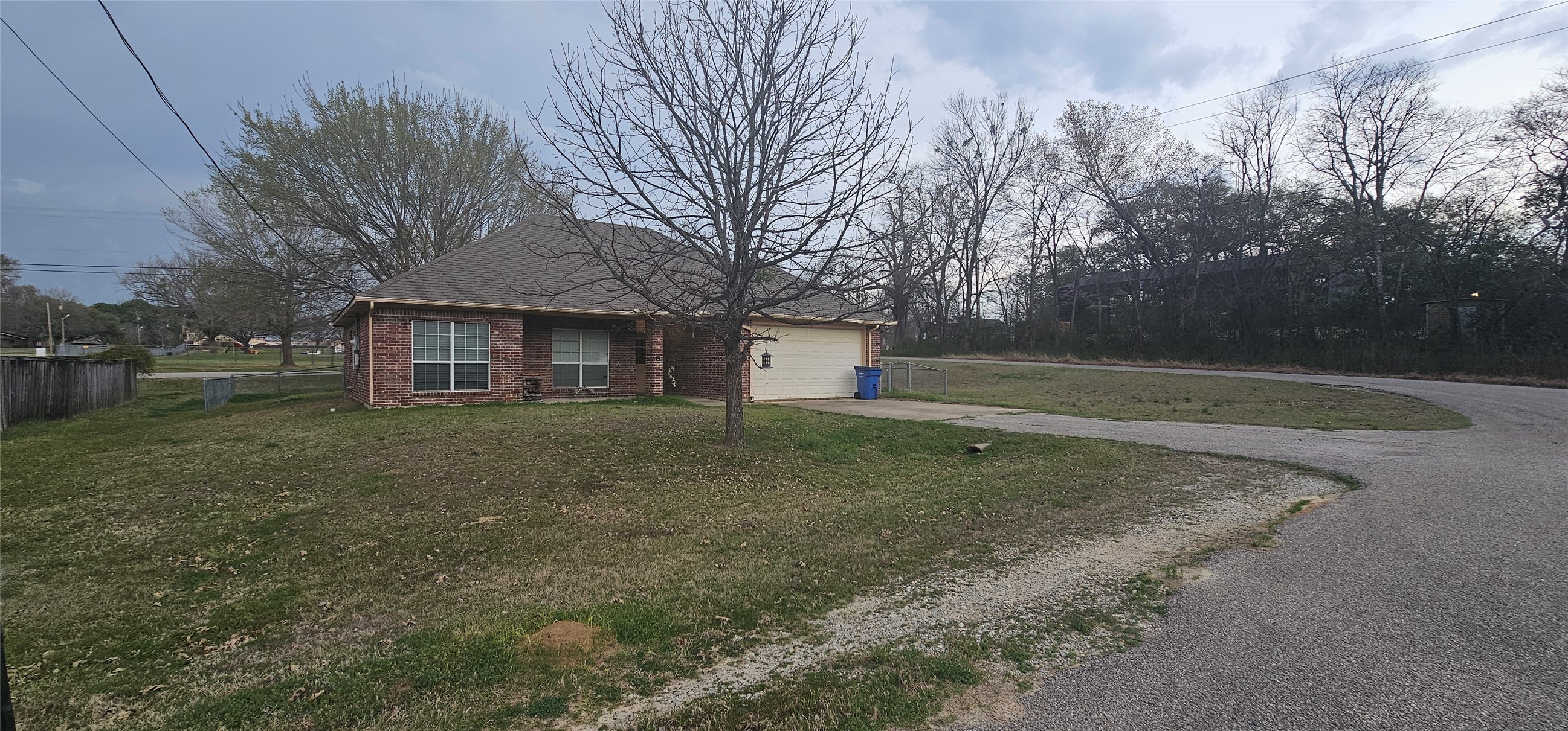 Property photo 02 of 400 Bent Creek Dr, Grand Saline, TX 75140 | MLS #21200493