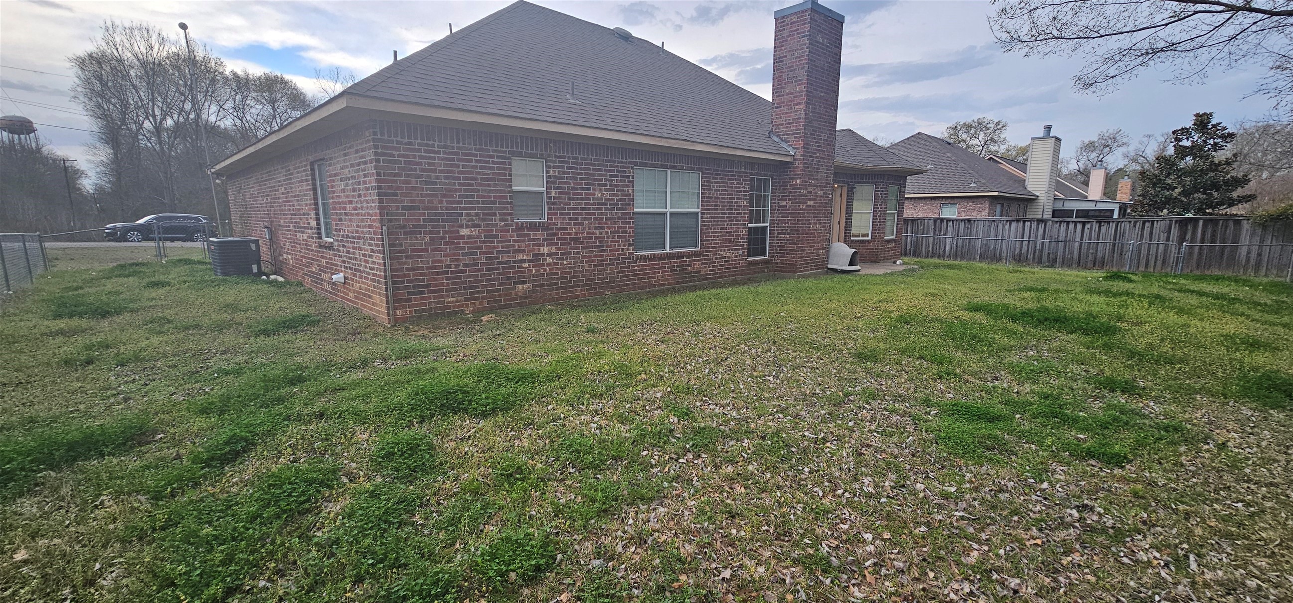 Property photo 04 of 400 Bent Creek Dr, Grand Saline, TX 75140 | MLS #21200493
