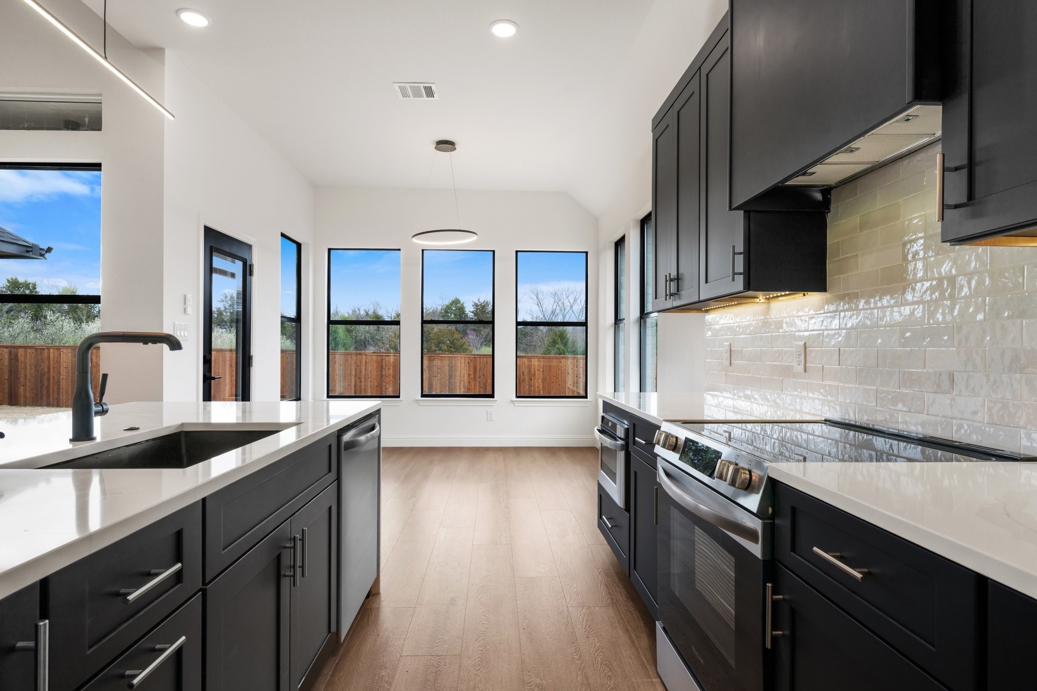 598 E Woodell Drive, Glenn Heights, TX, 75154