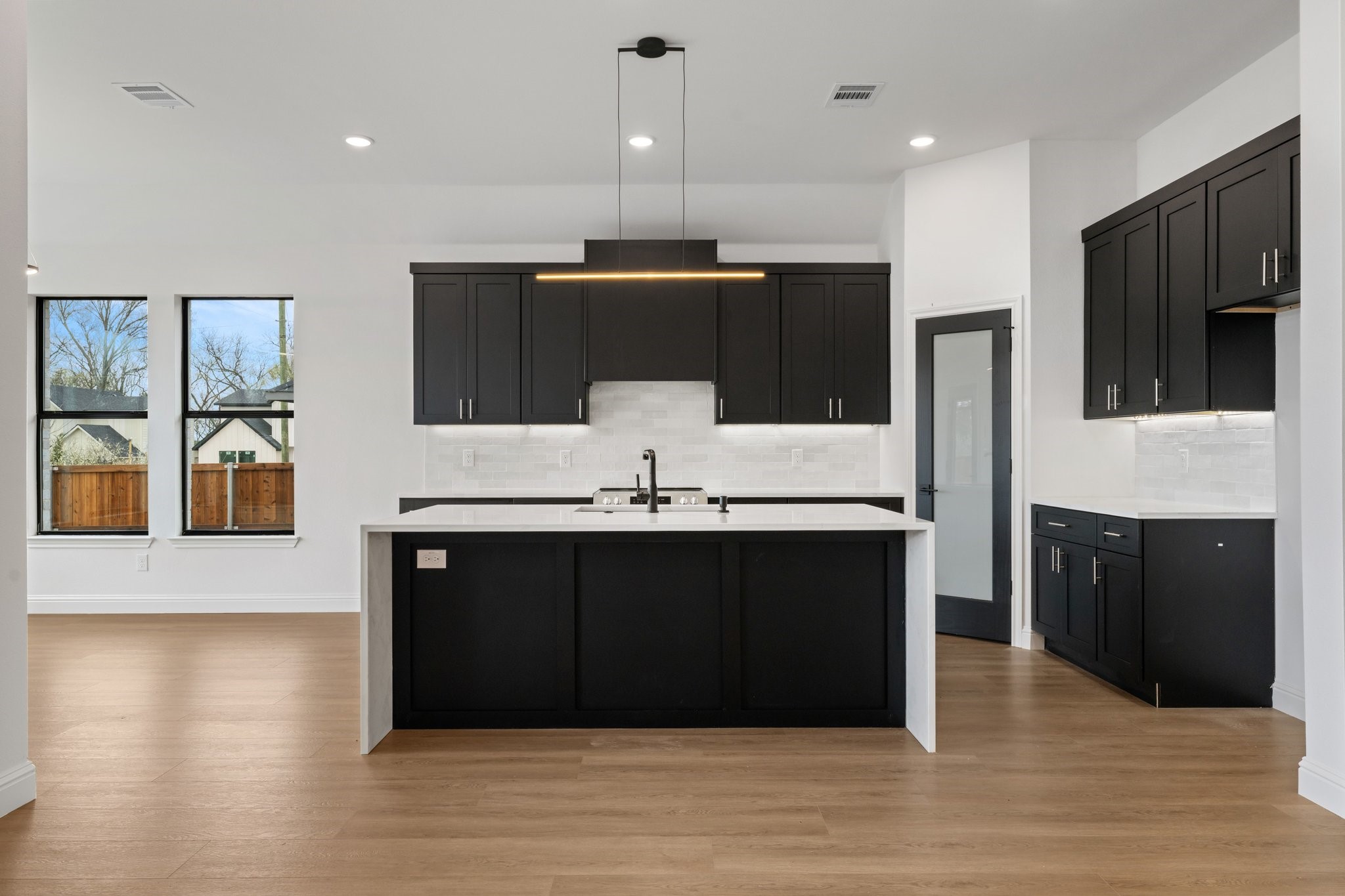 598 E Woodell Drive, Glenn Heights, TX, 75154