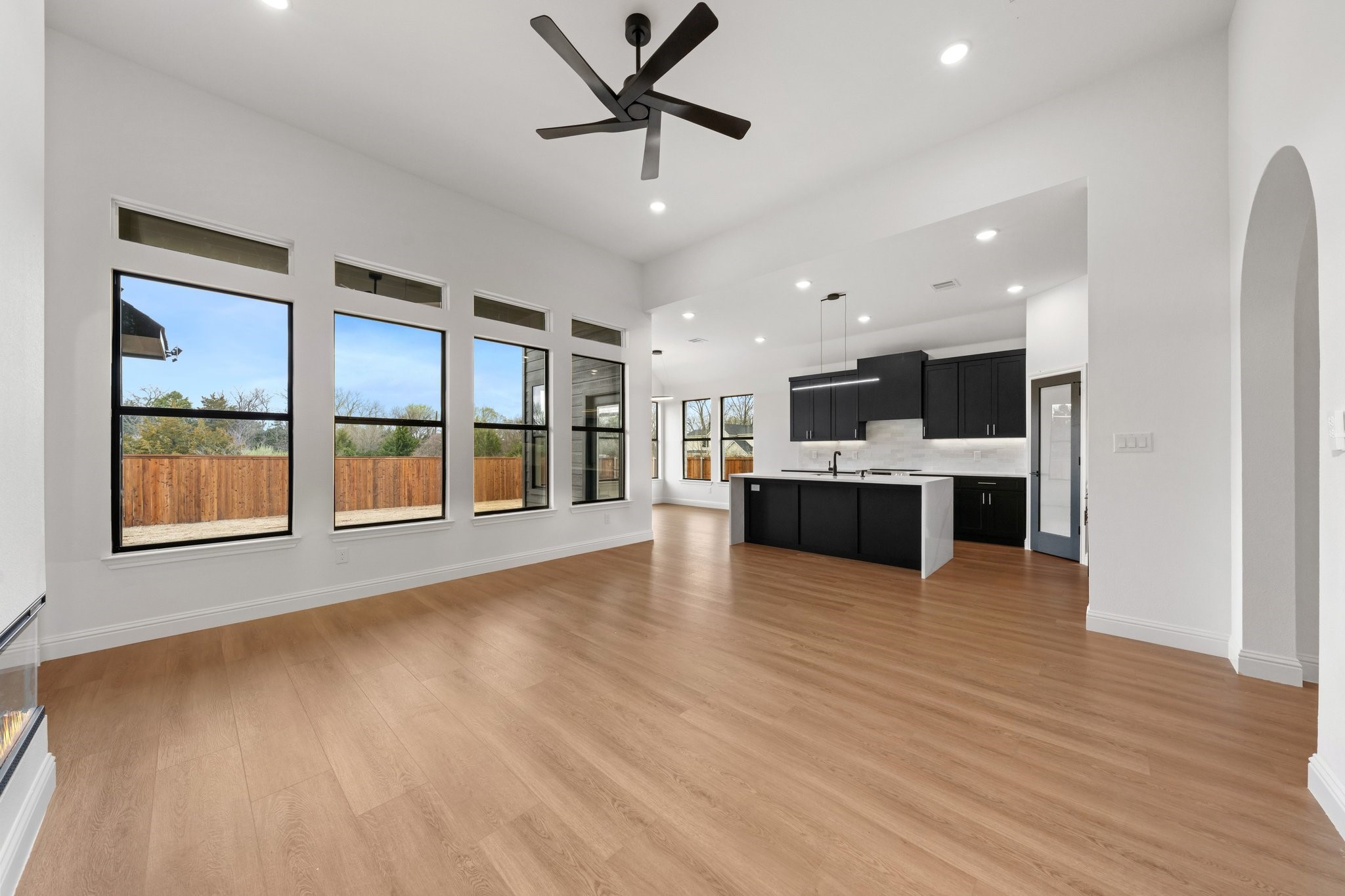598 E Woodell Drive, Glenn Heights, TX, 75154