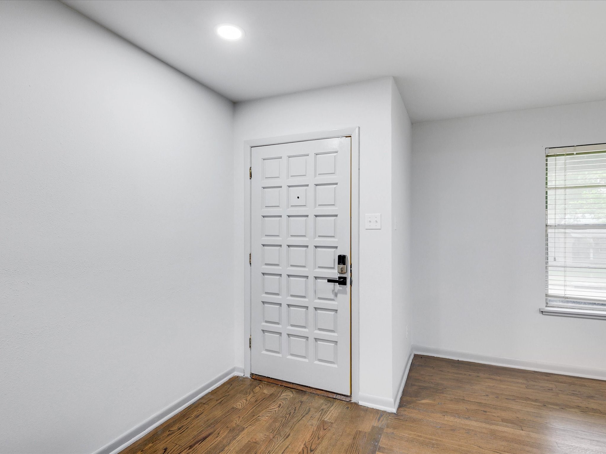 Property photo 02 of 10039 Shadyview Drive, Dallas, TX 75238 | MLS #21201196