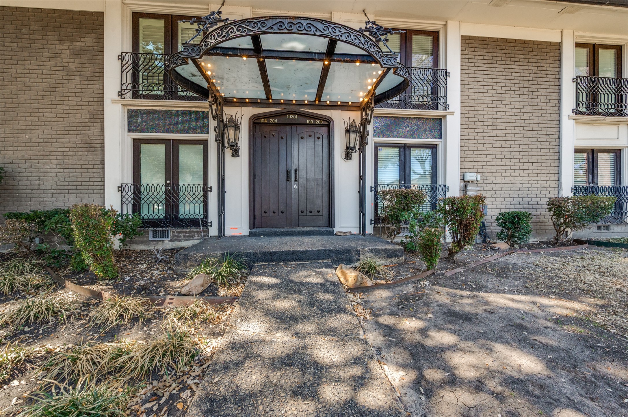 Property photo 01 of 10201 Regal Oaks Drive UNIT 103, Dallas, TX 75230 | MLS #21201555