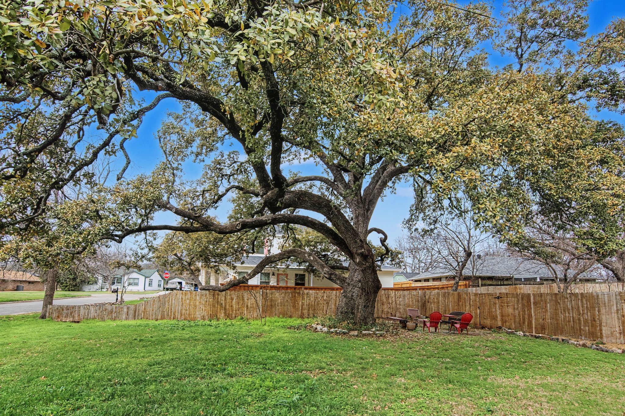 Property photo 04 of 405 Torrey Street, Granbury, TX 76048 | MLS #21202107