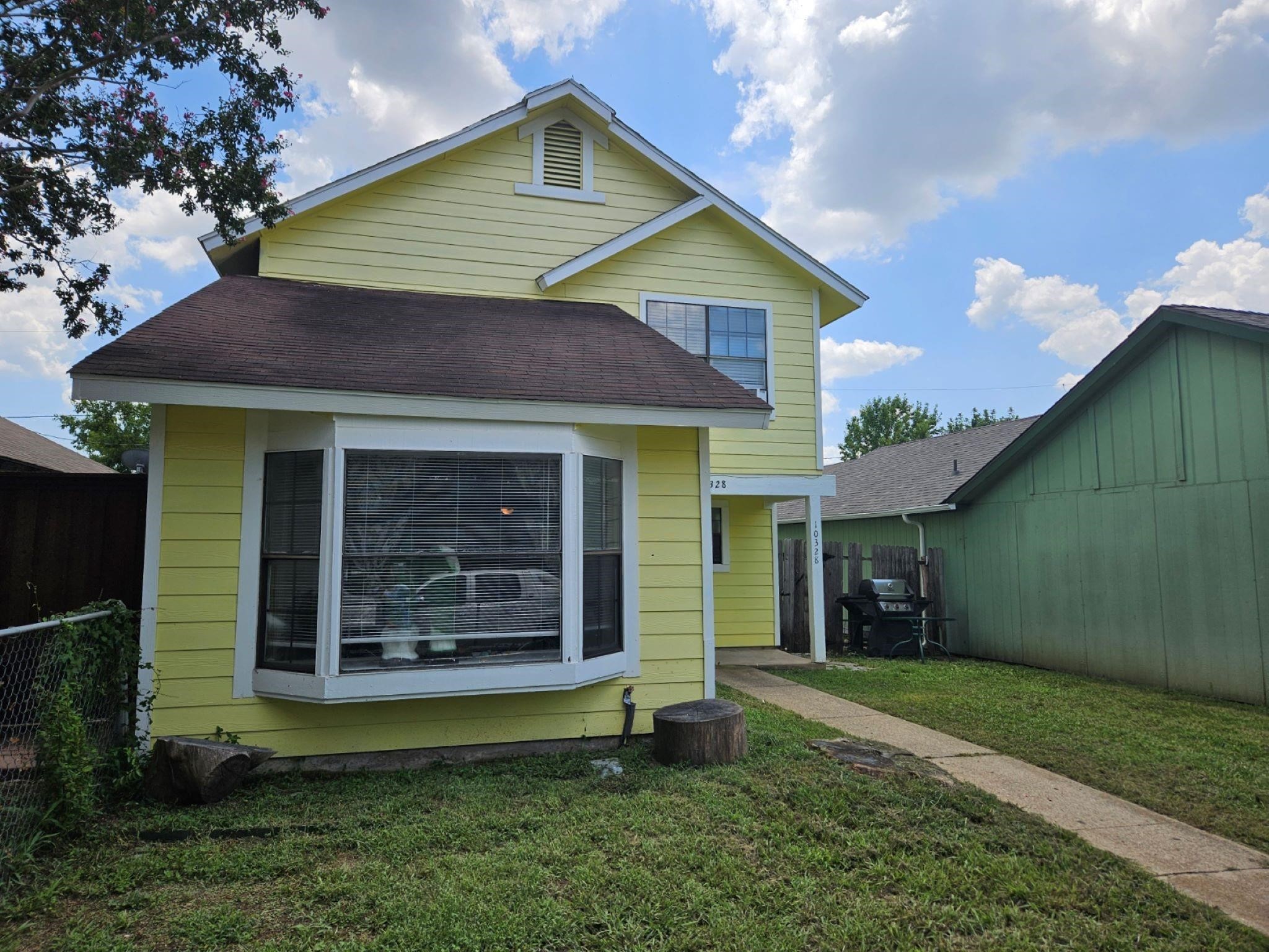 Property photo 02 of 10328 New Bedford Drive, Dallas, TX 75217 | MLS #21202135