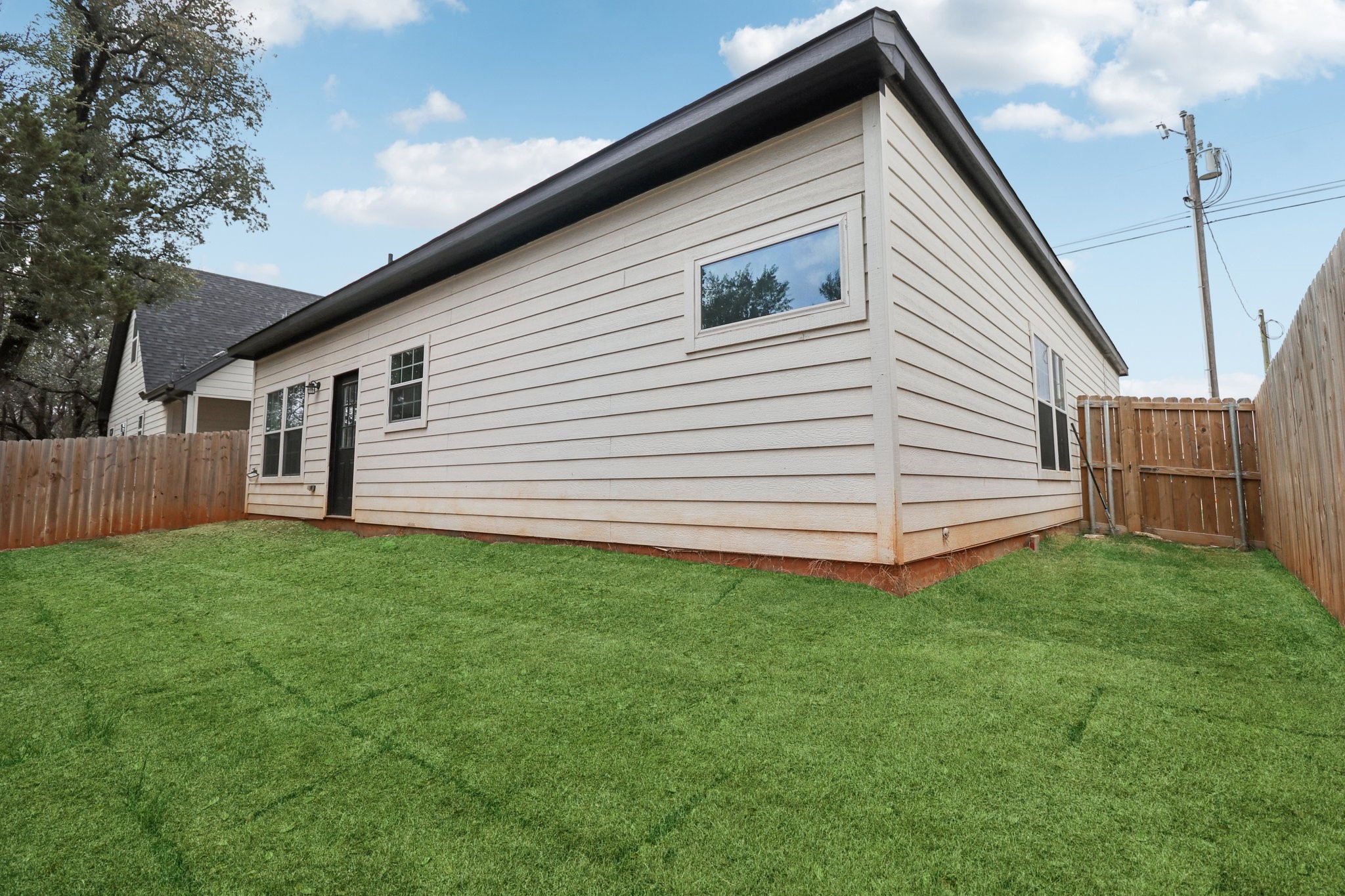Property photo 02 of 5719 Barkridge Drive, Granbury, TX 76048 | MLS #21202301
