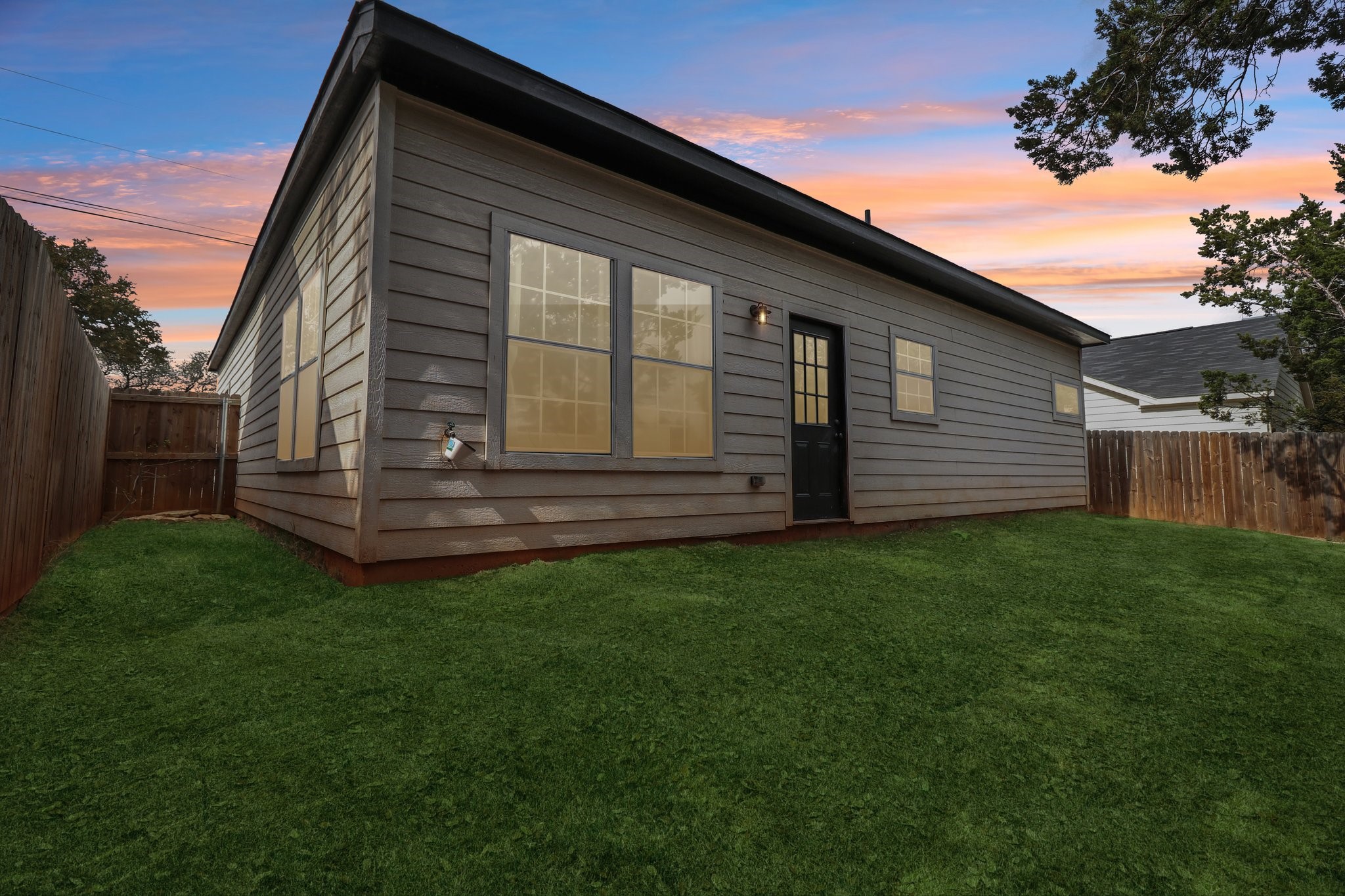 Property photo 04 of 5719 Barkridge Drive, Granbury, TX 76048 | MLS #21202301