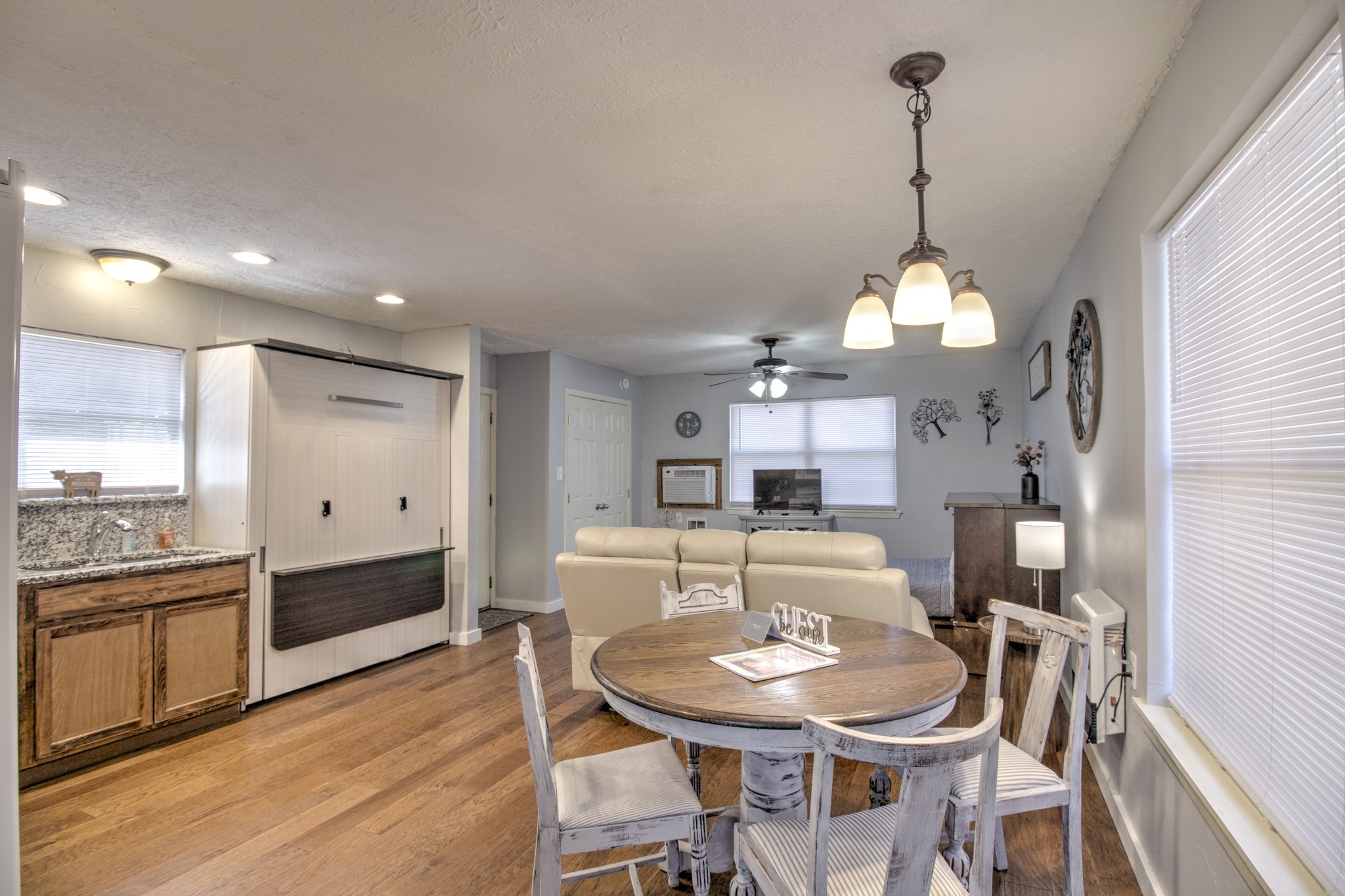 374 Hideaway Lane, Valley View, TX, 76272