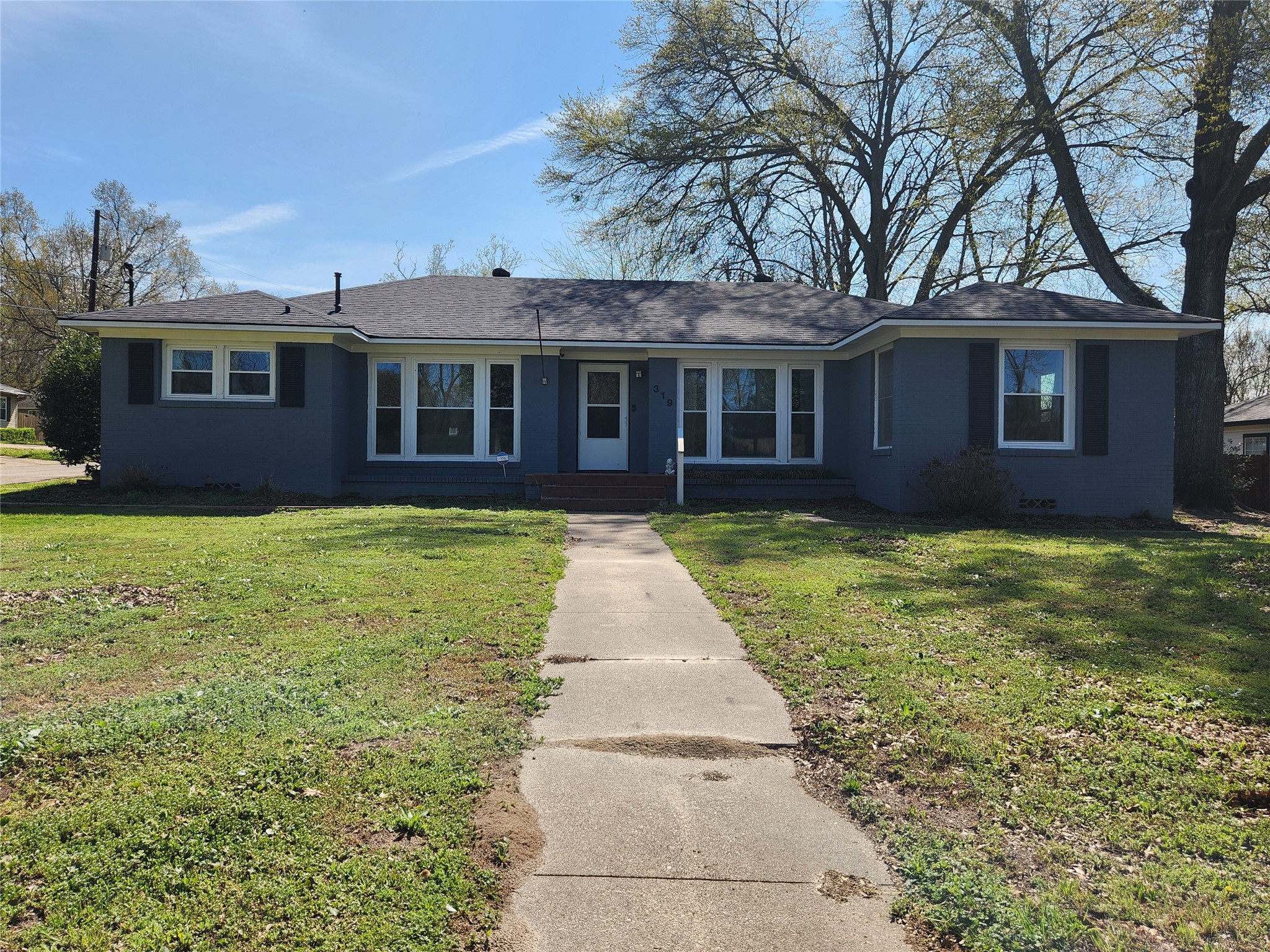 Property photo 01 of 319 E Hubbard Street, Lindale, TX 75771 | MLS #21202386