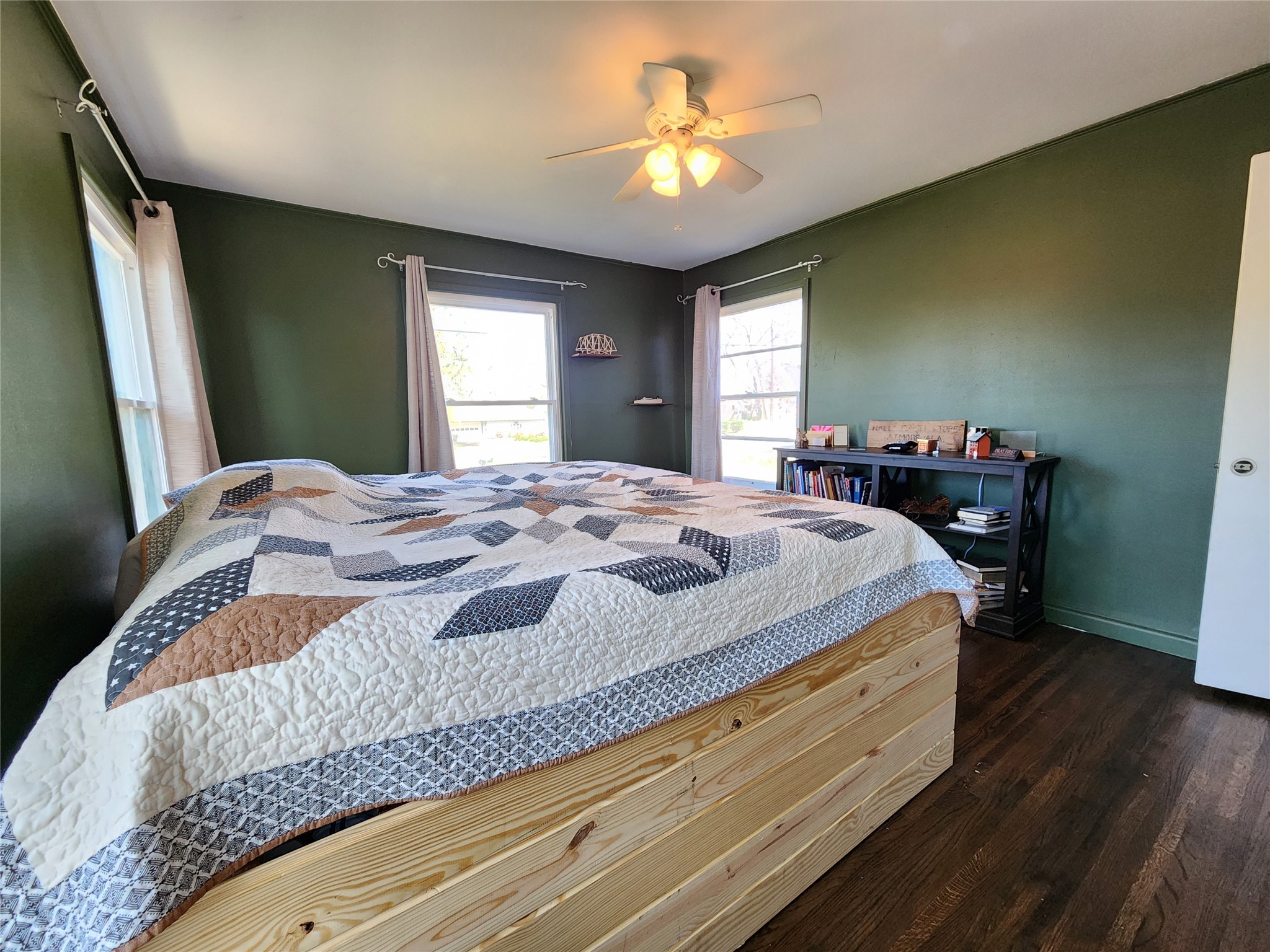 319 E Hubbard Street, Lindale, TX, 75771