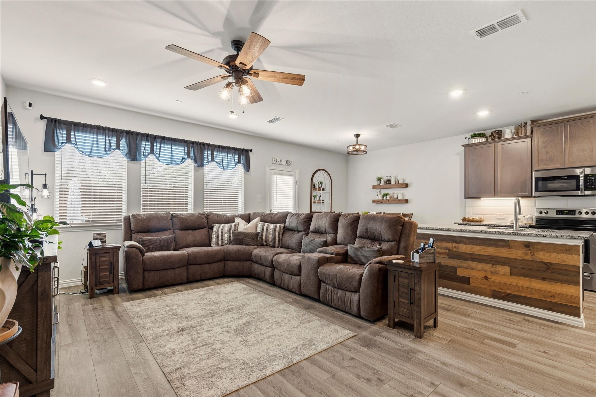 Property photo 04 of 1236 Lamar Drive, Lewisville, TX 75077 | MLS #21202970