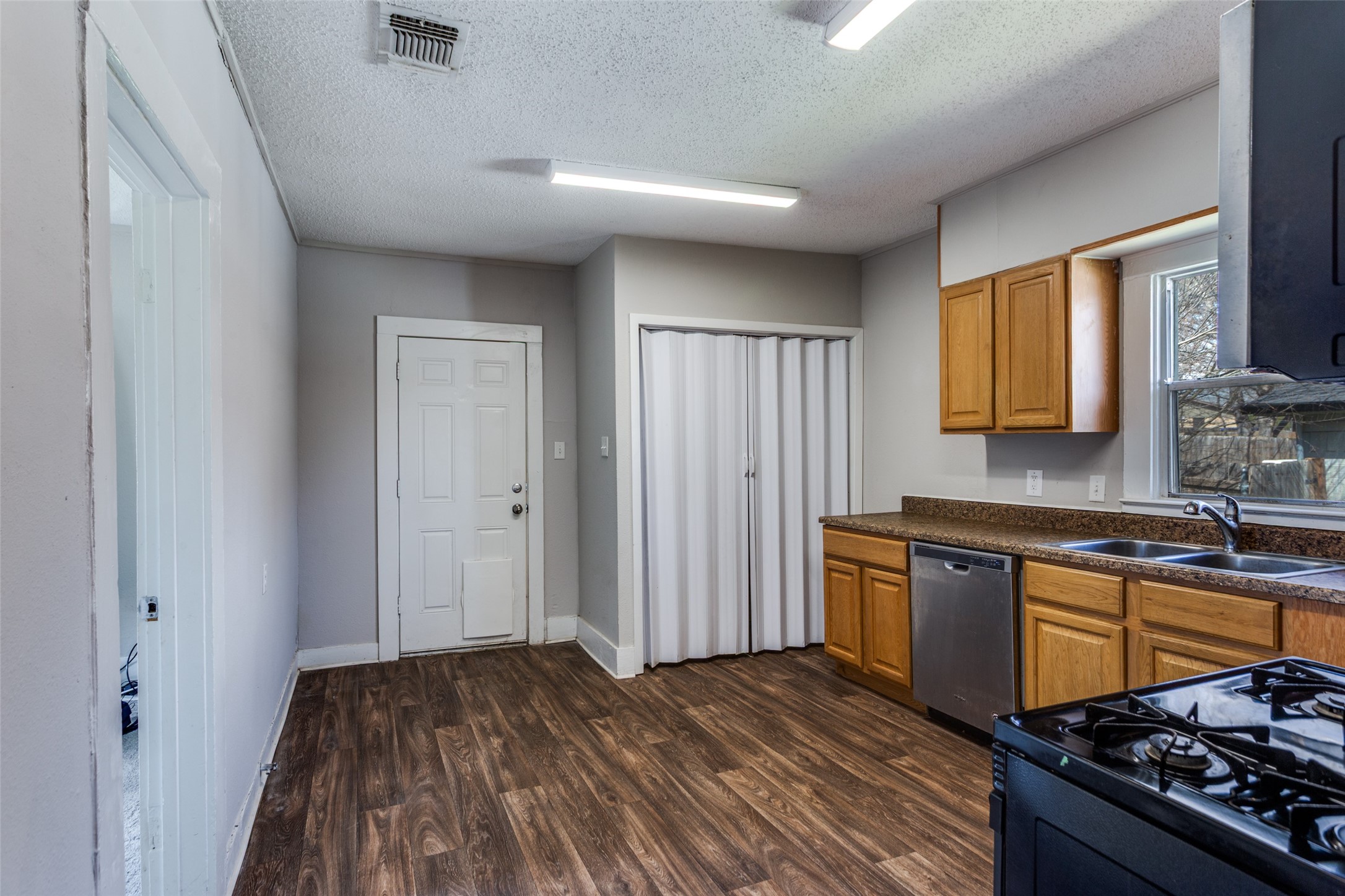 826 Mirike Drive, White Settlement, TX, 76108