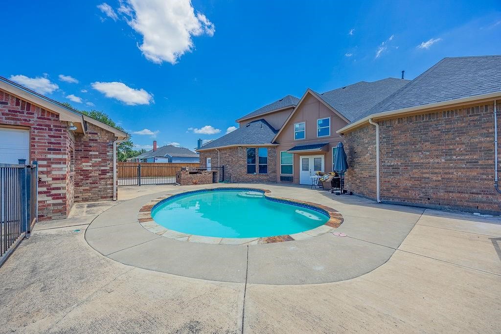 Property photo 03 of 1011 Parview Circle Grand, Prairie, TX 75104 | MLS #21203156
