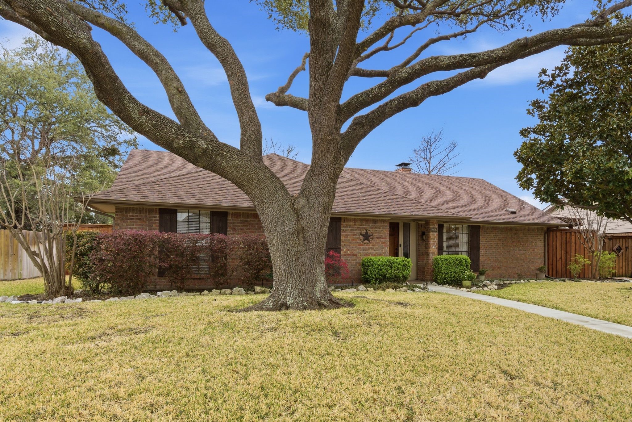Property photo 03 of 1936 Oakbluff Drive, Carrollton, TX 75007 | MLS #21203361