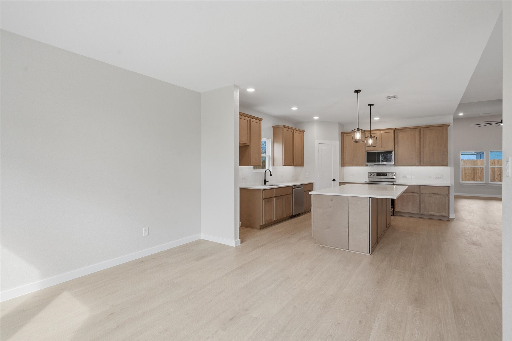 407 E Boyd Avenue, Boyd, TX, 76023