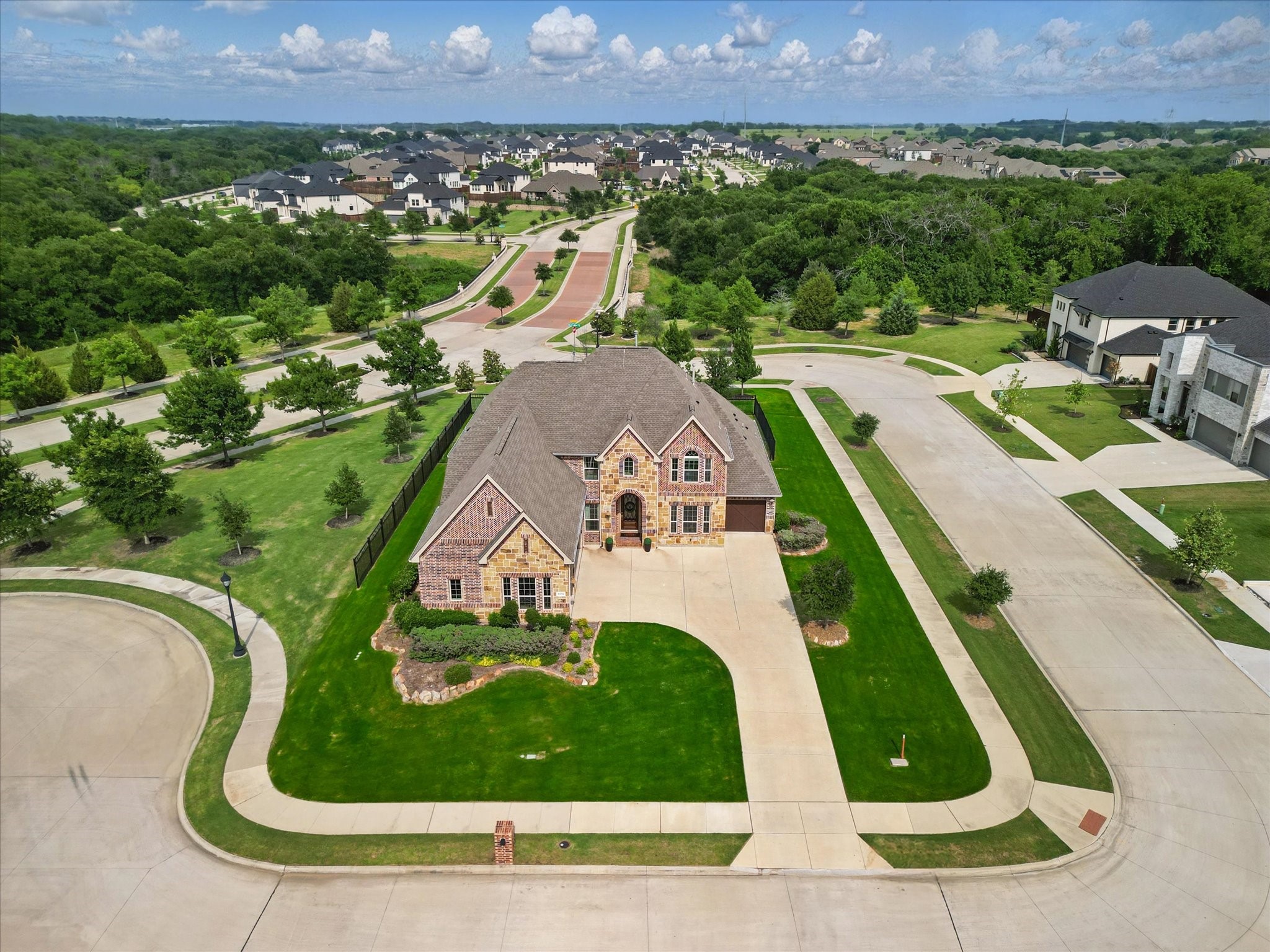 Property photo 01 of 16260 Autumn Meadows Court, Frisco, TX 75035 | MLS #21203599