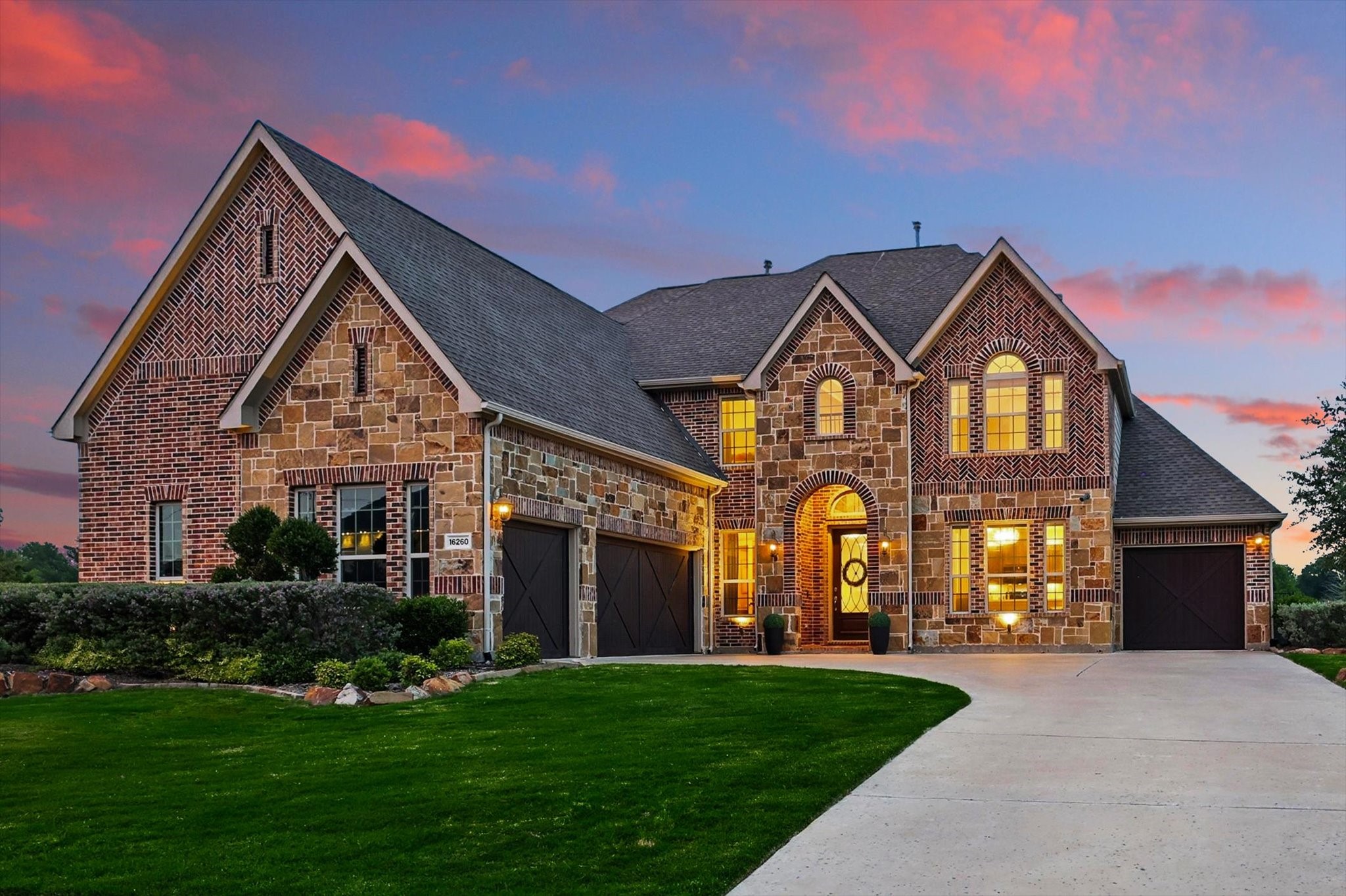 Property photo 02 of 16260 Autumn Meadows Court, Frisco, TX 75035 | MLS #21203599