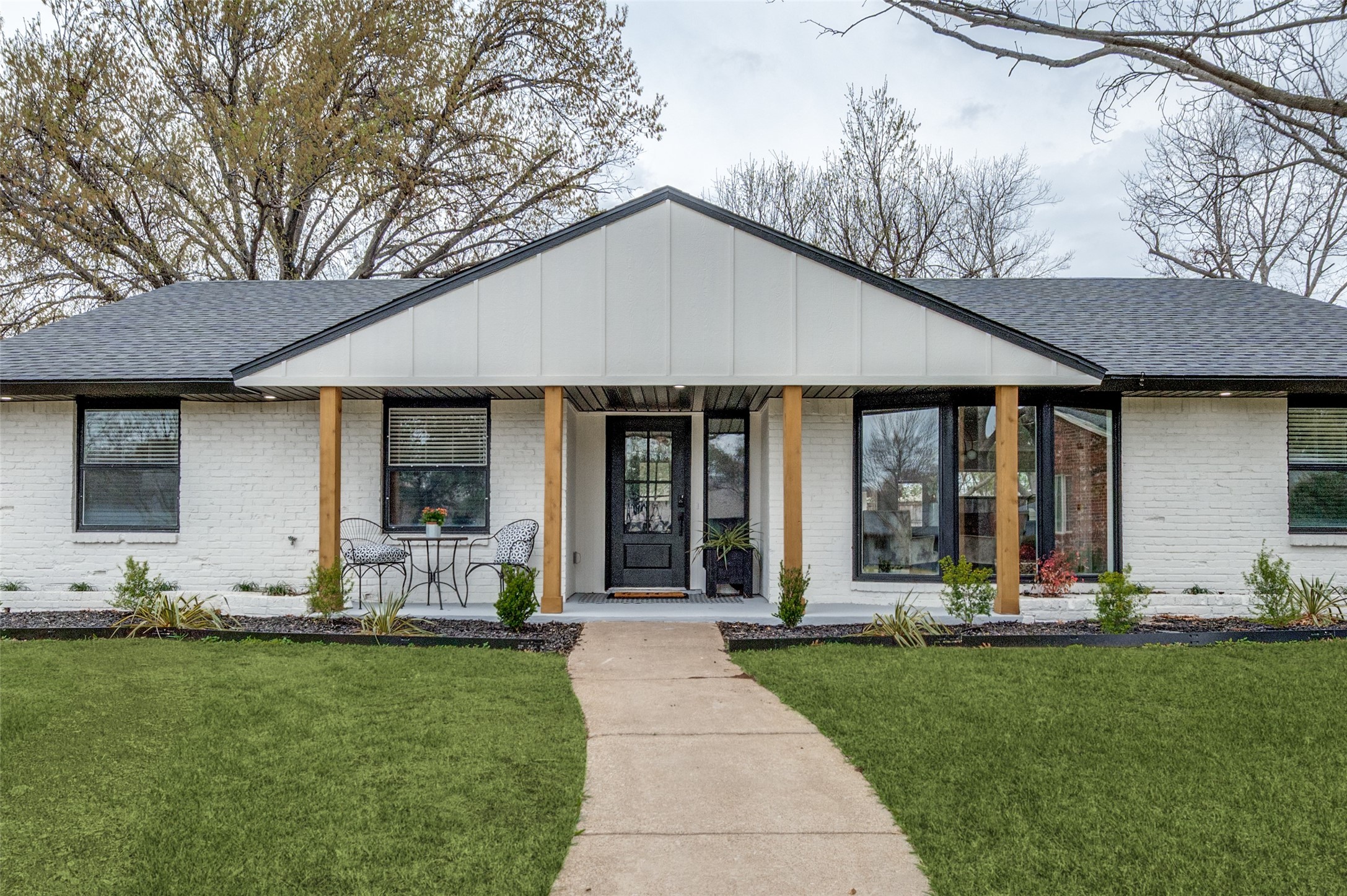 Property photo 02 of 3883 Antigua Circle, Dallas, TX 75244 | MLS #21203656