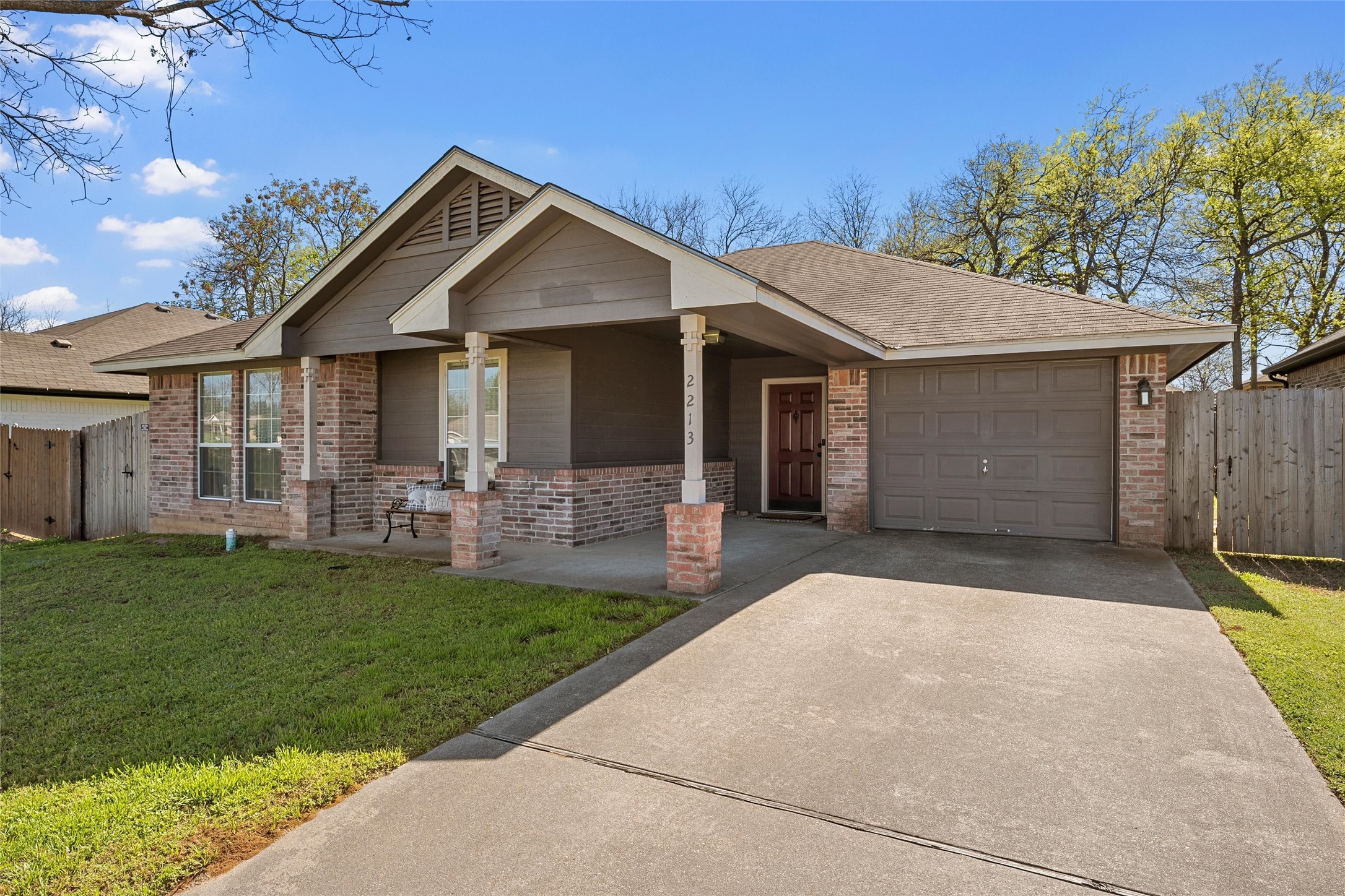 Property photo 03 of 2213 Autumn Woods Drive, Waco, TX 76711 | MLS #21203723