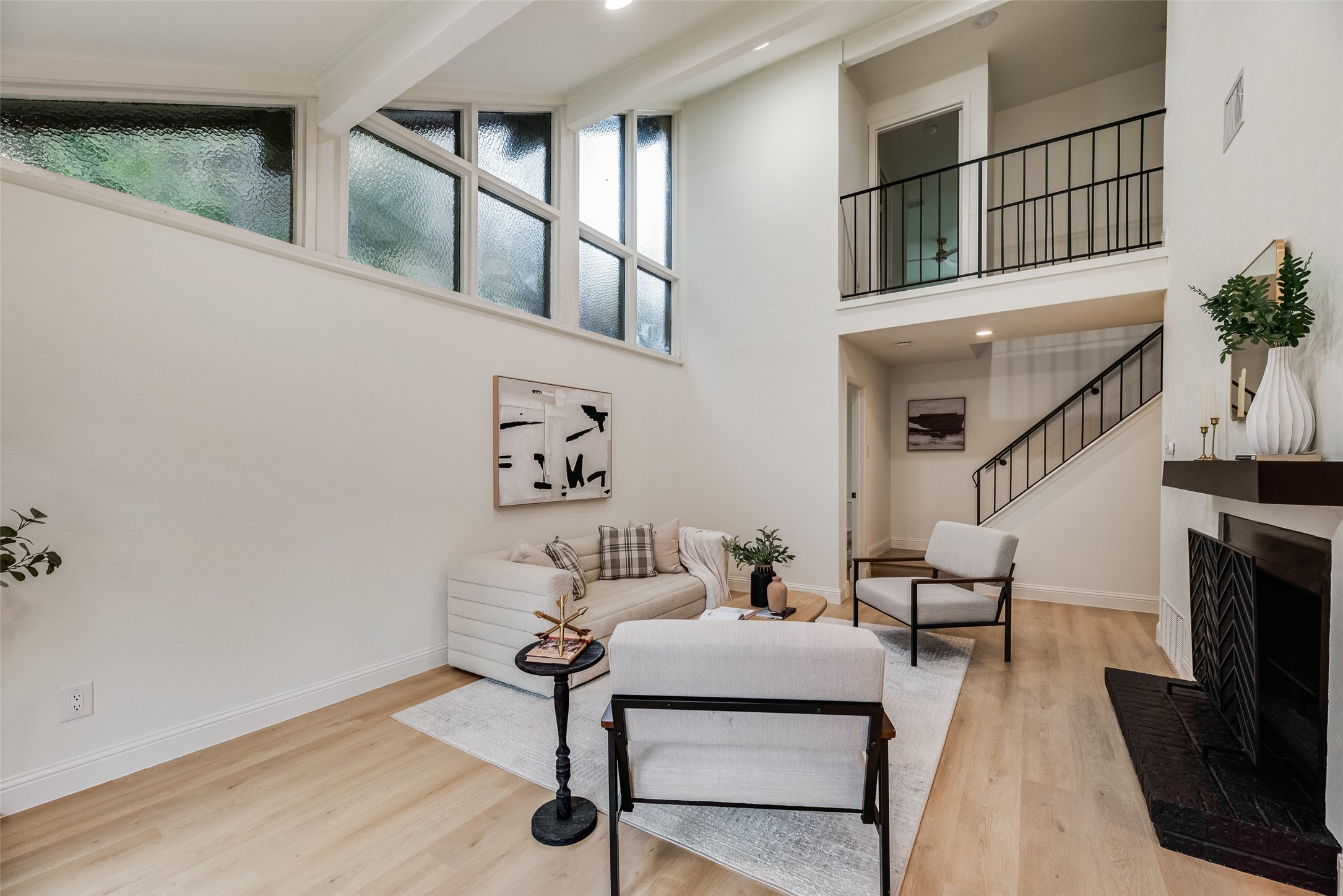 Property photo 02 of 7412 E Northwest Highway UNIT 102, Dallas, TX 75231 | MLS #21203859
