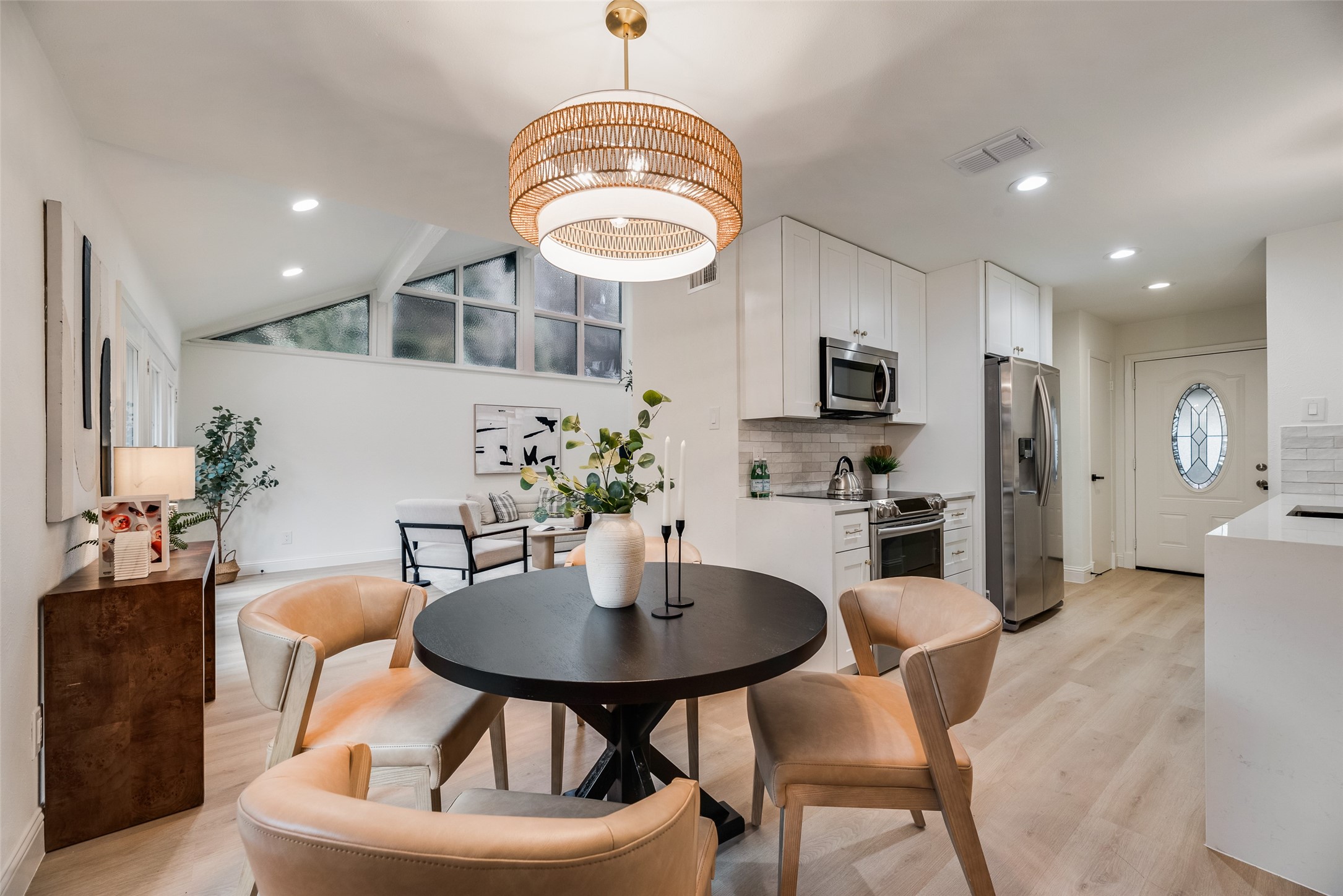 Property photo 04 of 7412 E Northwest Highway UNIT 102, Dallas, TX 75231 | MLS #21203859