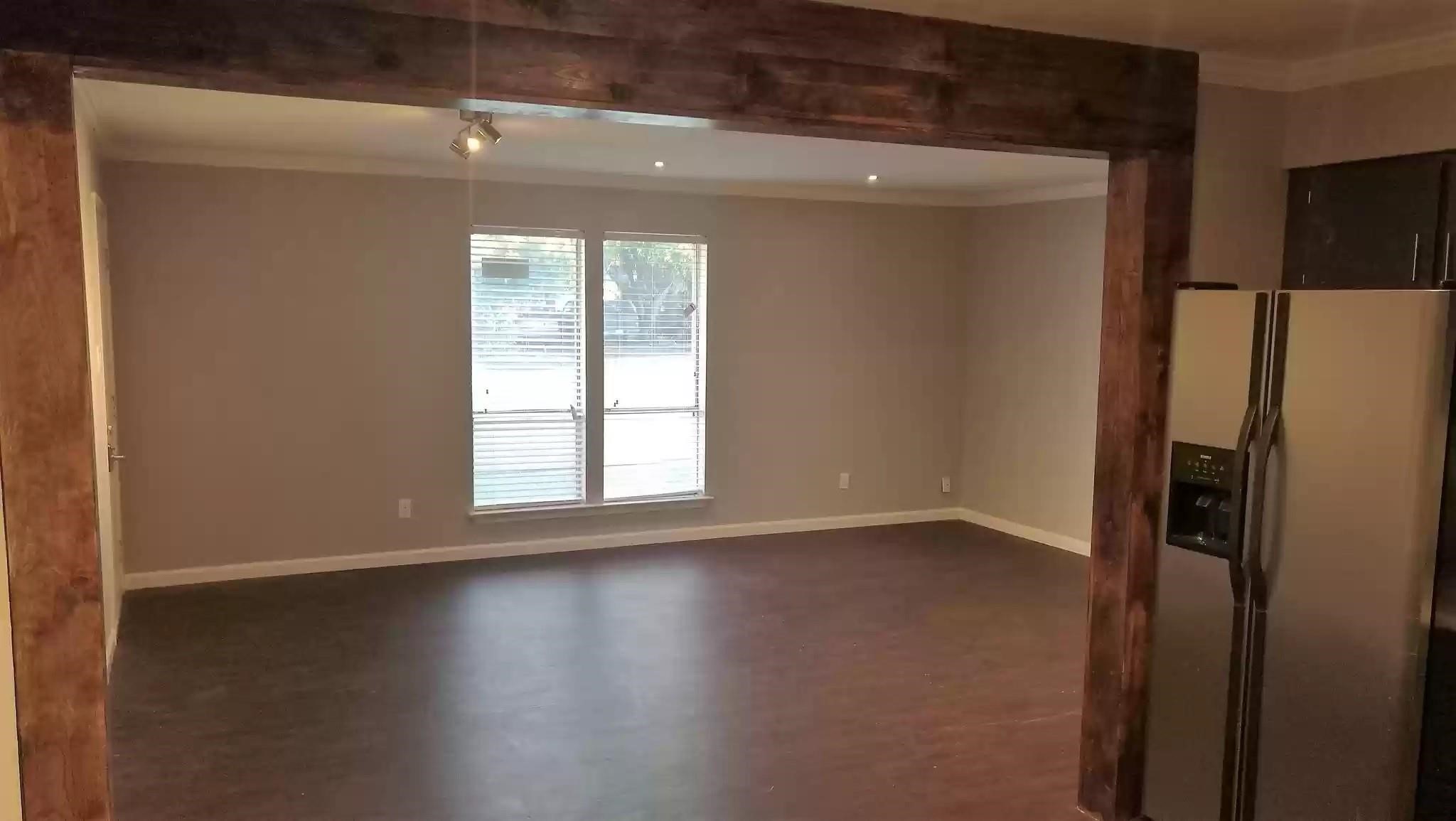 Property photo 03 of 1124 N Center Street, Arlington, TX 76011 | MLS #21204094
