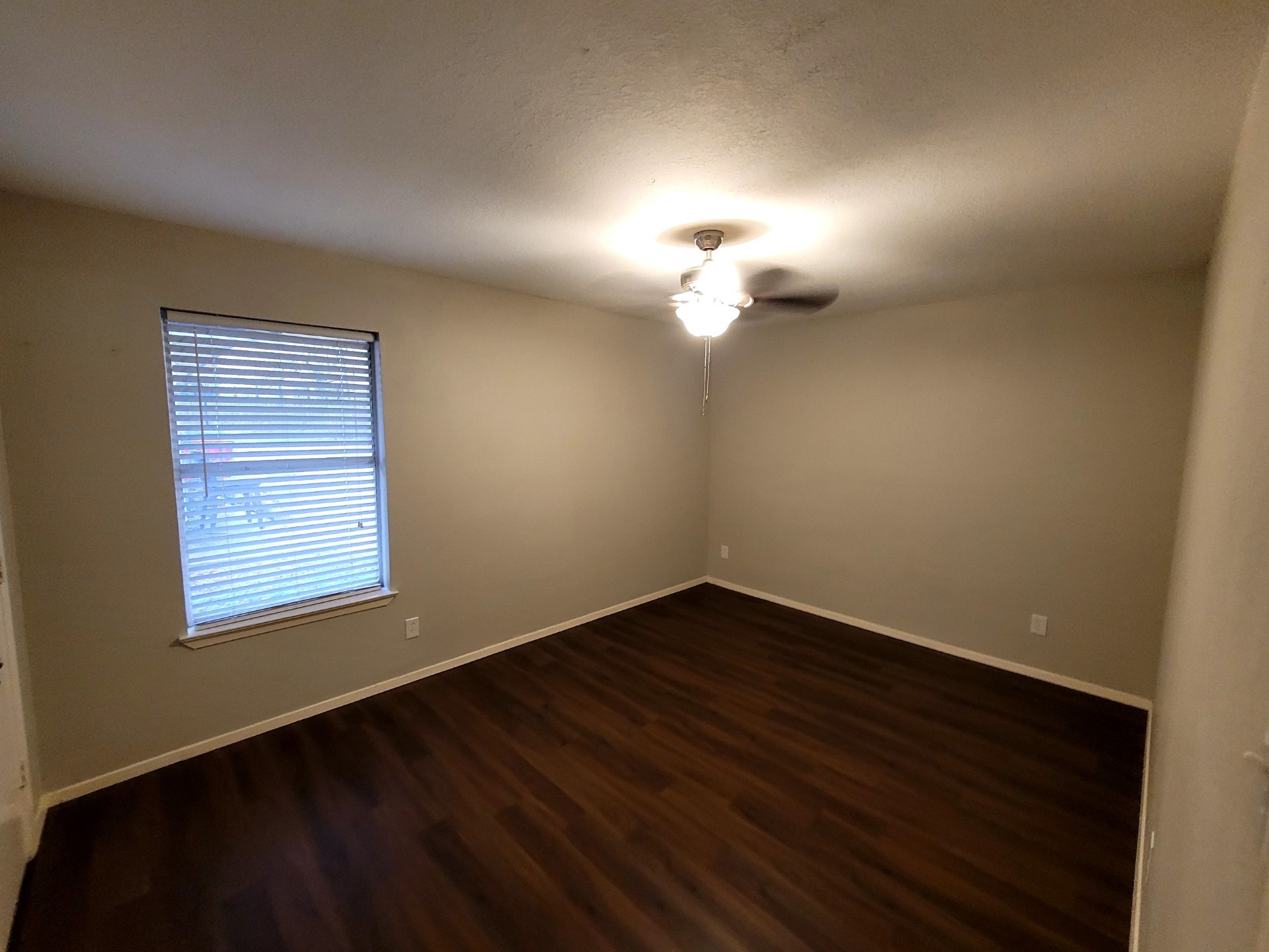 Property photo 04 of 1124 N Center Street, Arlington, TX 76011 | MLS #21204094