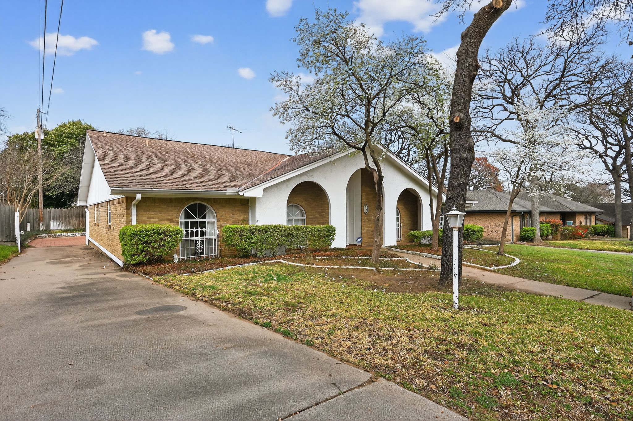704 Castlewood Lane, Arlington, TX, 76012