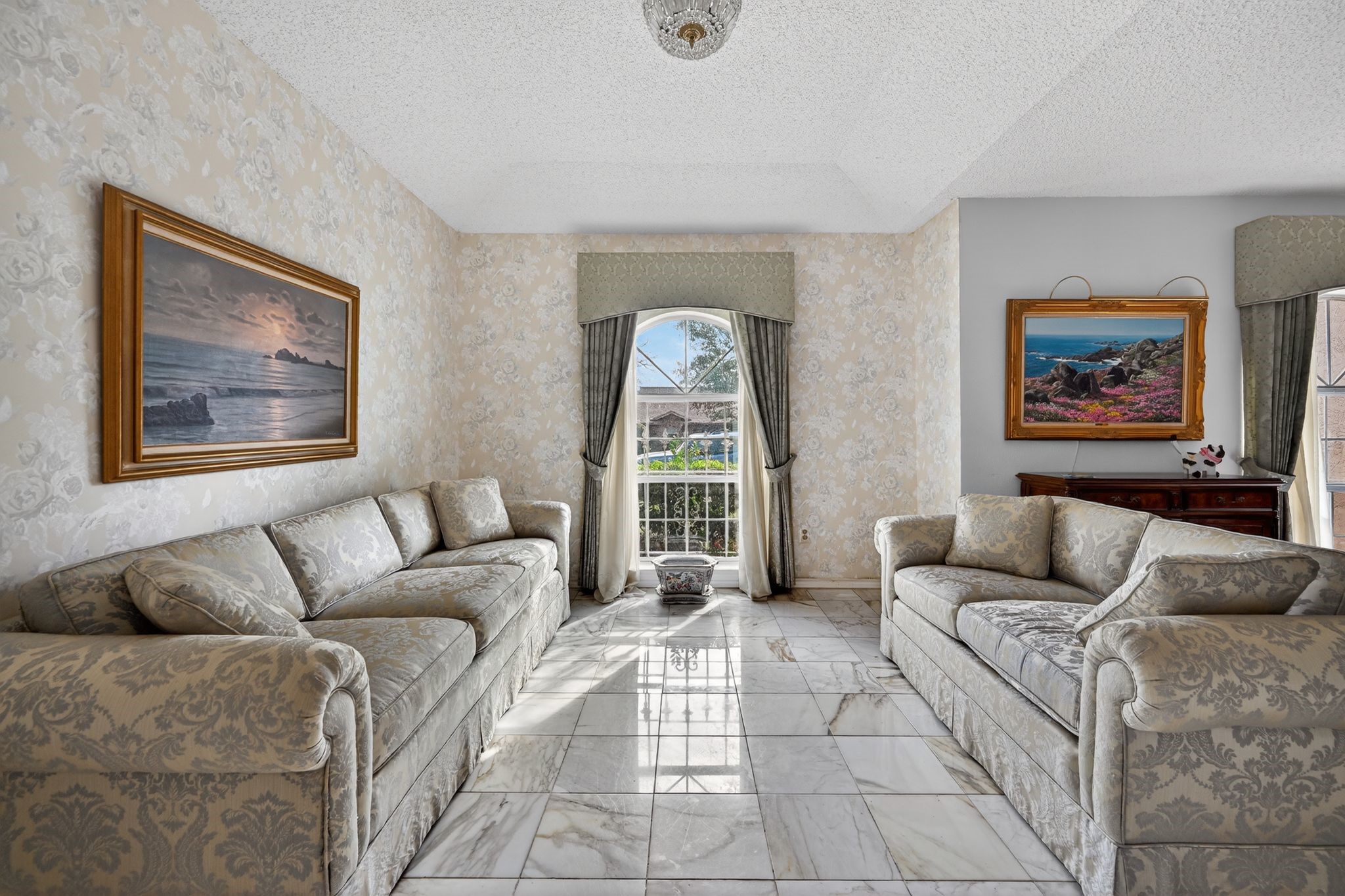 704 Castlewood Lane, Arlington, TX, 76012