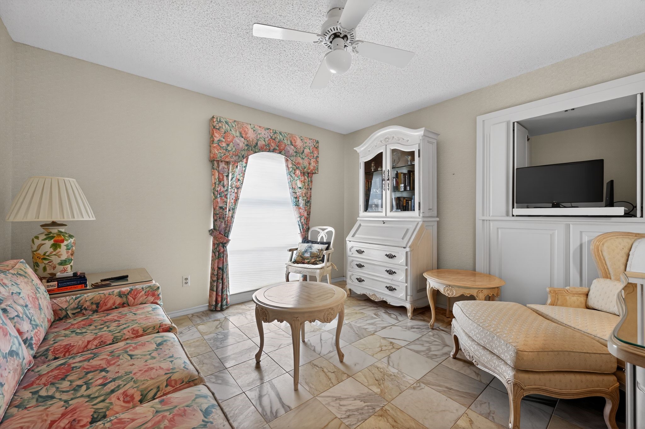 704 Castlewood Lane, Arlington, TX, 76012