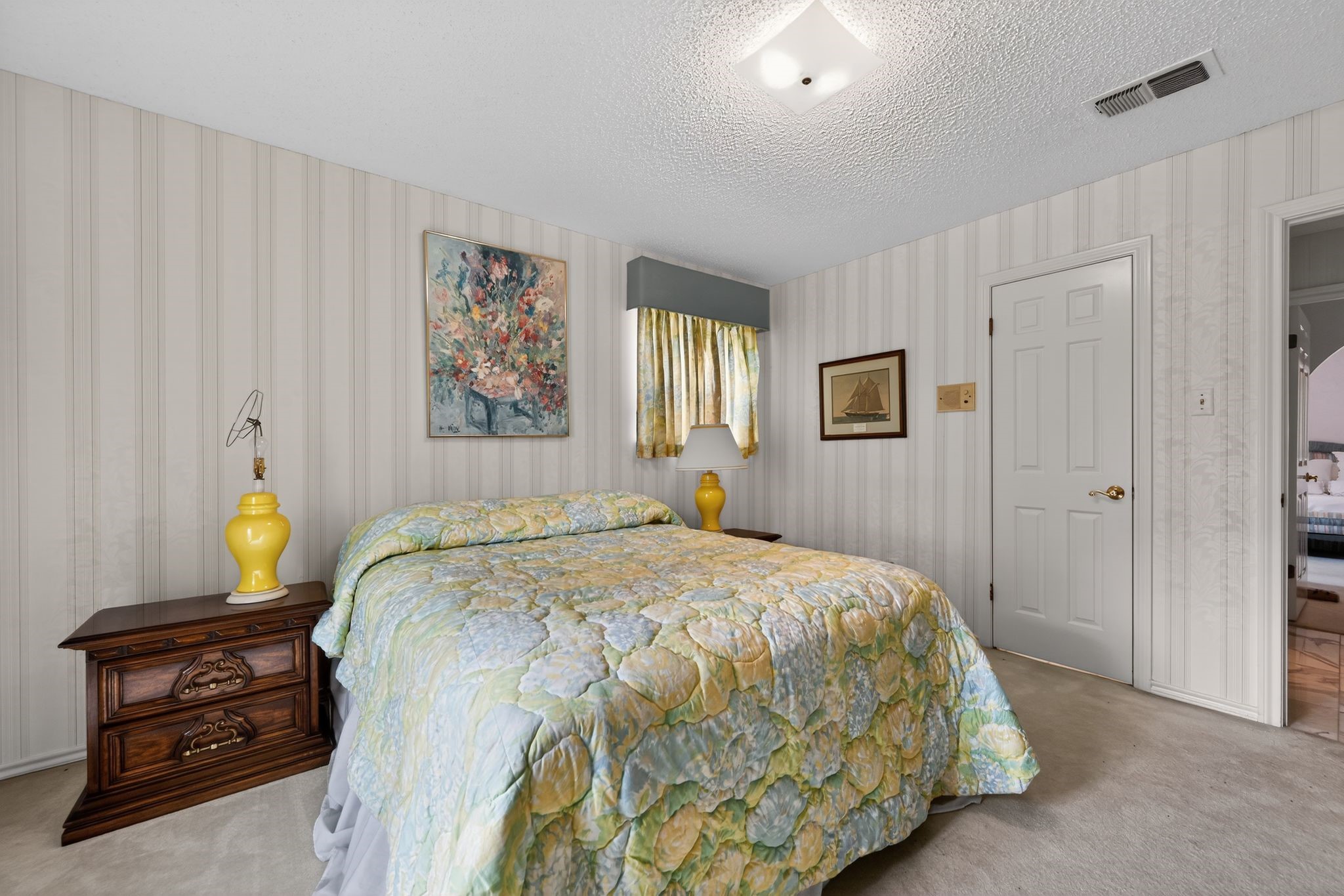 704 Castlewood Lane, Arlington, TX, 76012