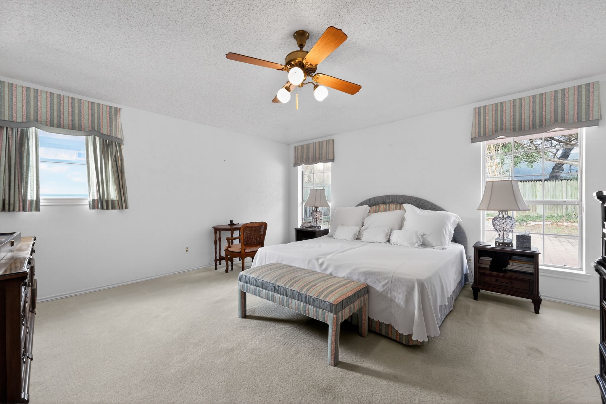704 Castlewood Lane, Arlington, TX, 76012