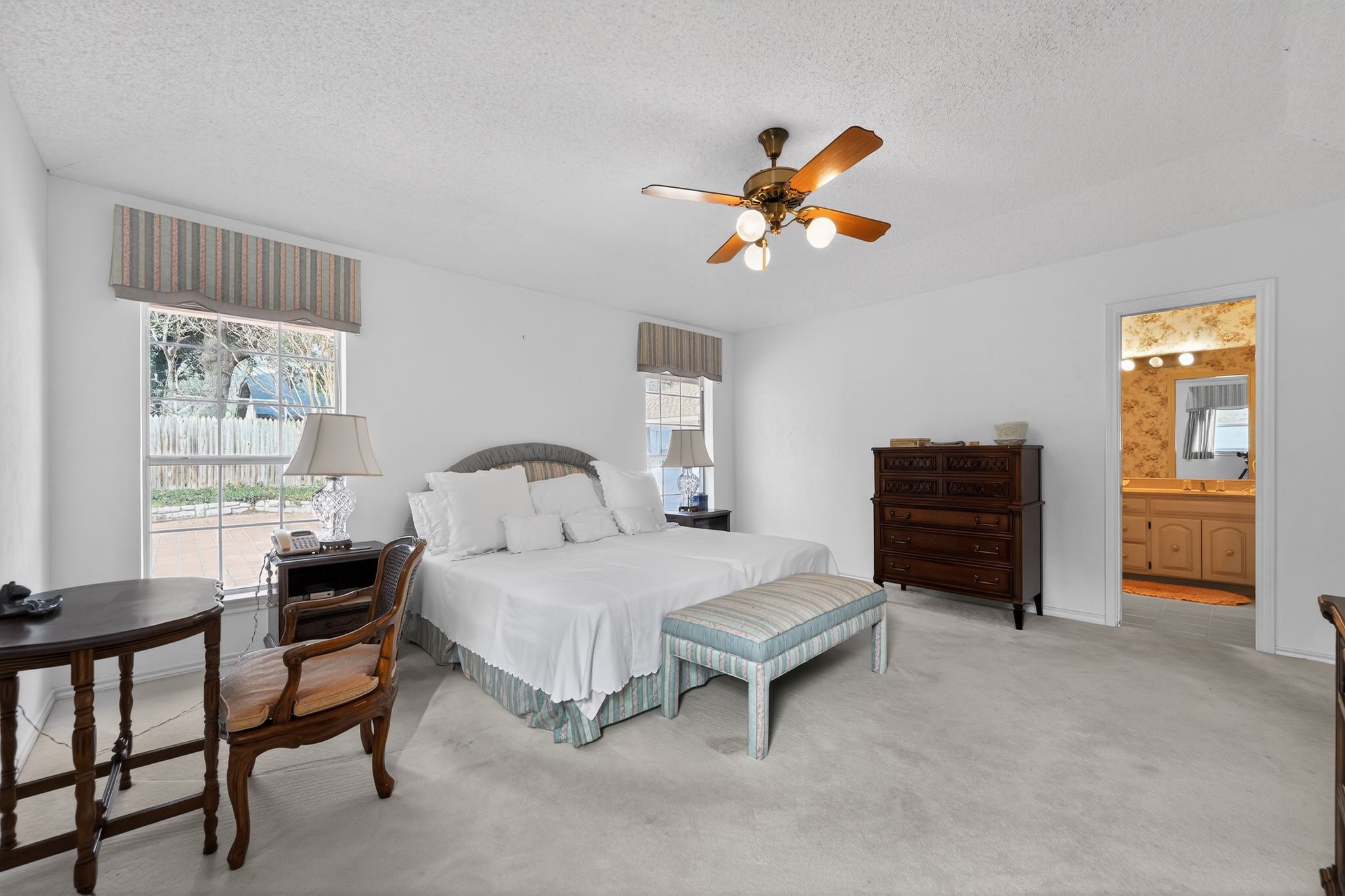 704 Castlewood Lane, Arlington, TX, 76012