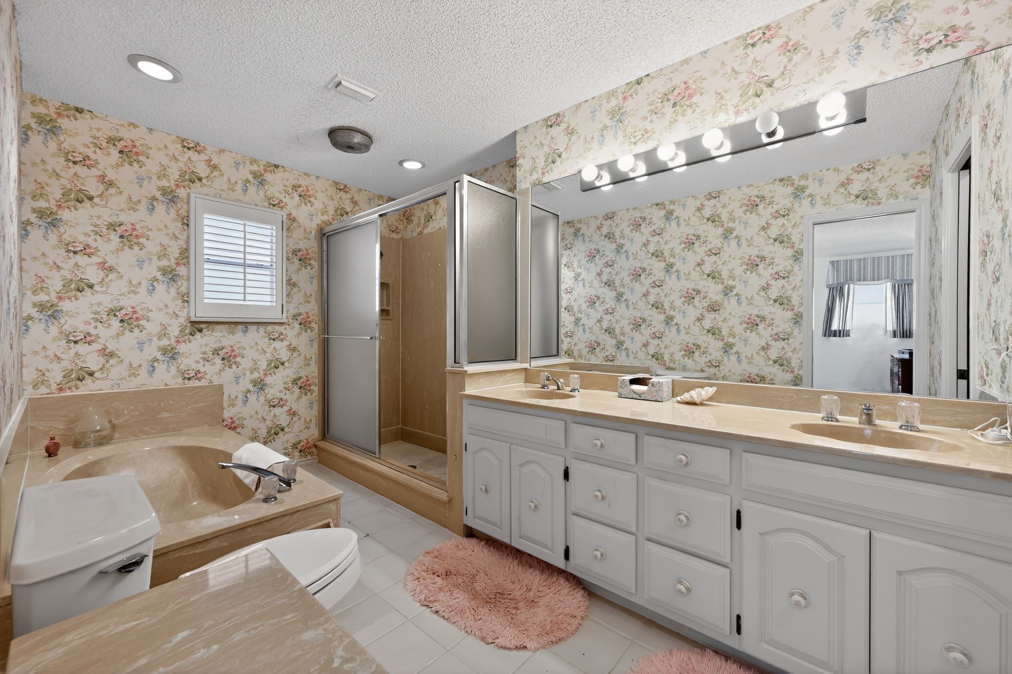 704 Castlewood Lane, Arlington, TX, 76012